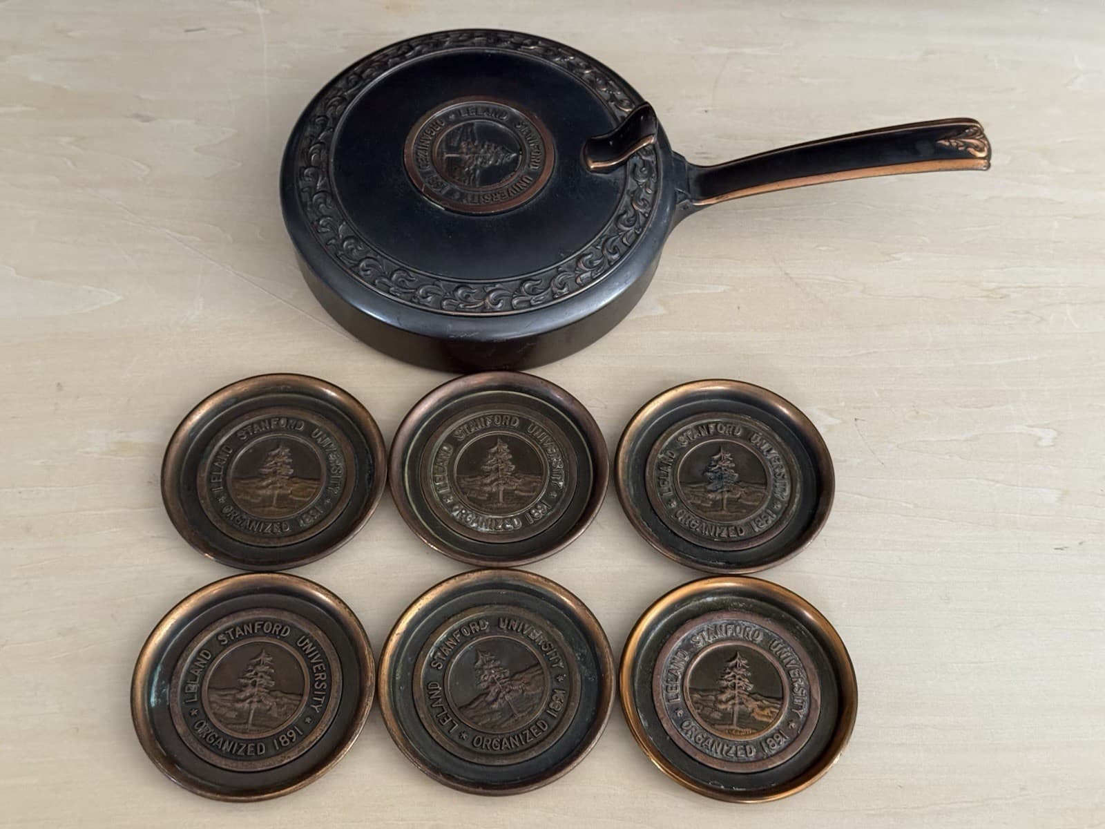 STANFORD UNIVERSITY Silent Butler Ash Crumb Catcher and 6 Coasters Bronze/Copper