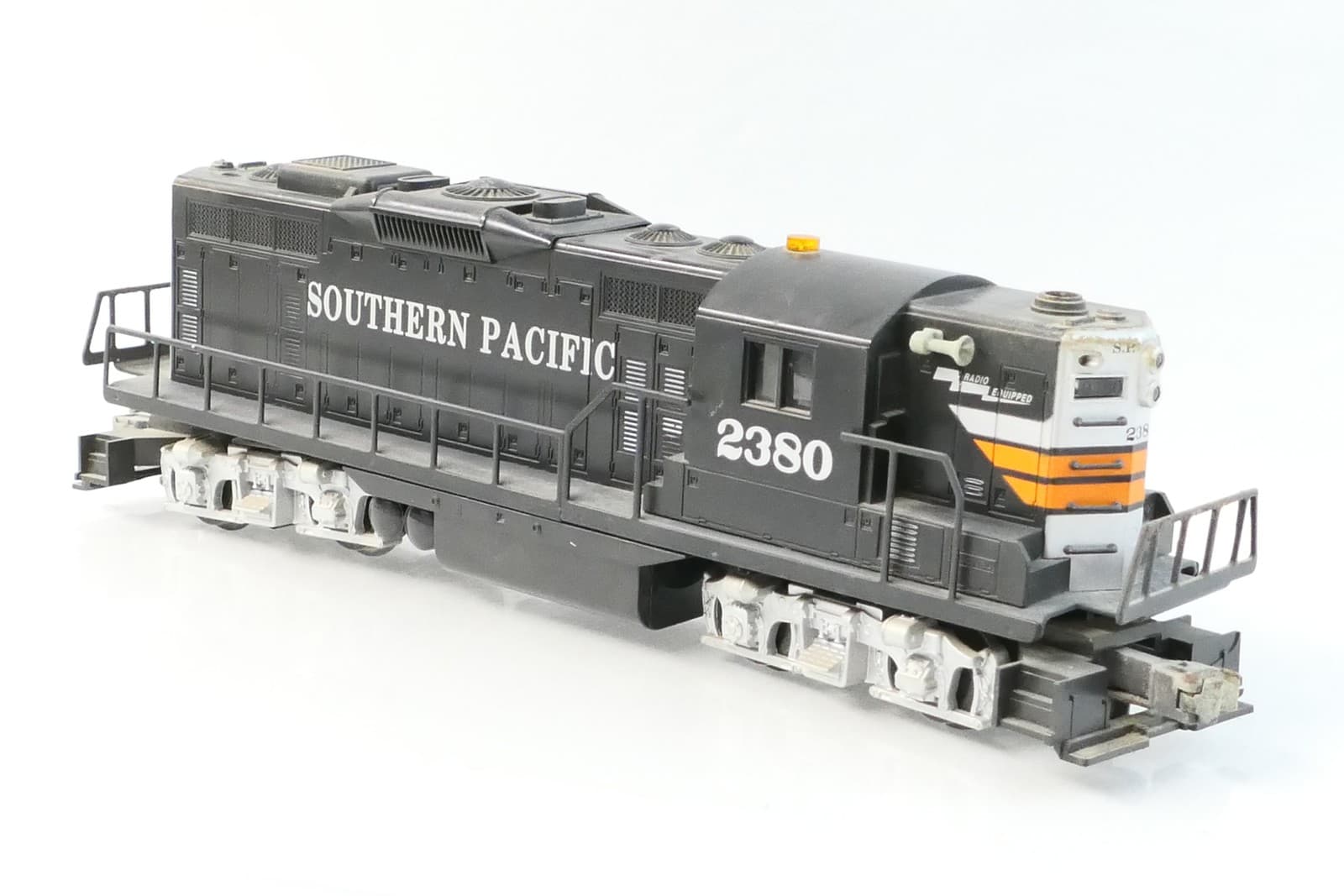 Lionel 6-18562 O Locomotive Southern Pacific 2380 EMD GP-9 COMMAND Equipped