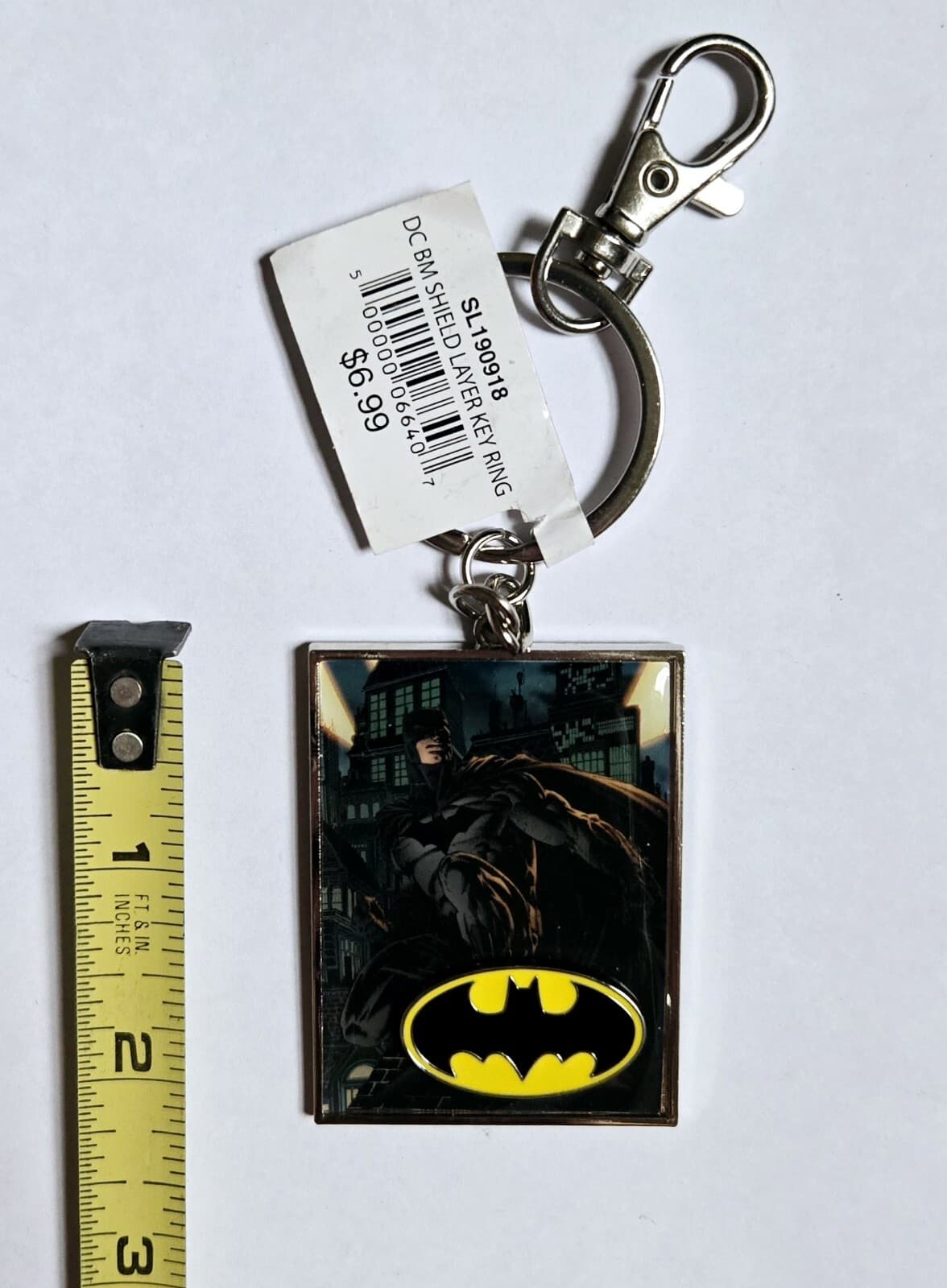 RARE SIX FLAGS DC COMICS KEYCHAIN #2 - BATMAN METAL ARTWORK BATSYMBOL EMBLEM 6