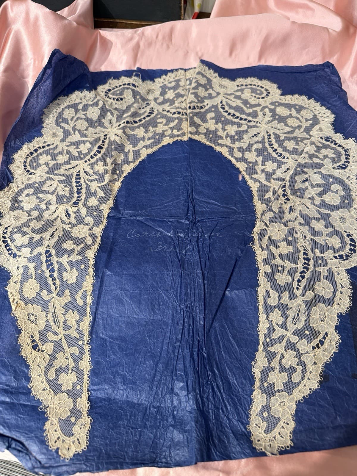 ANTIQUE HAND DONE IRISH CARRICKAMACROSS LACE LARGE COLLAR