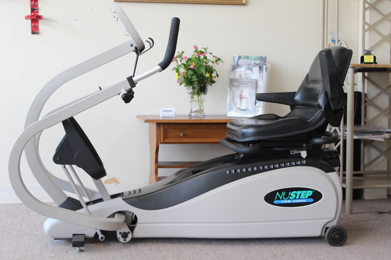 Nustep TRS4000 with new seat, tie rod end and bearings in excellent condition!