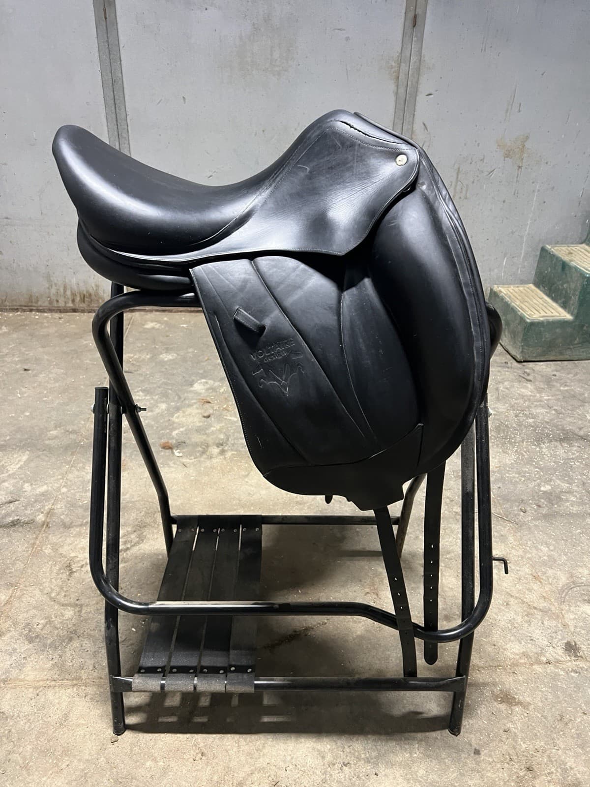 Voltaire Adelaide Dressage saddle 17” In great Condition (Pro Panel) OBO