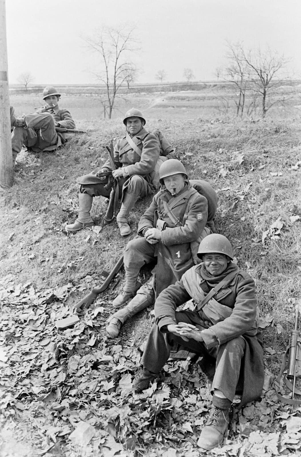 WW2 WWII Photo World War Two / French Soldiers in Germany in 1945 3rd French