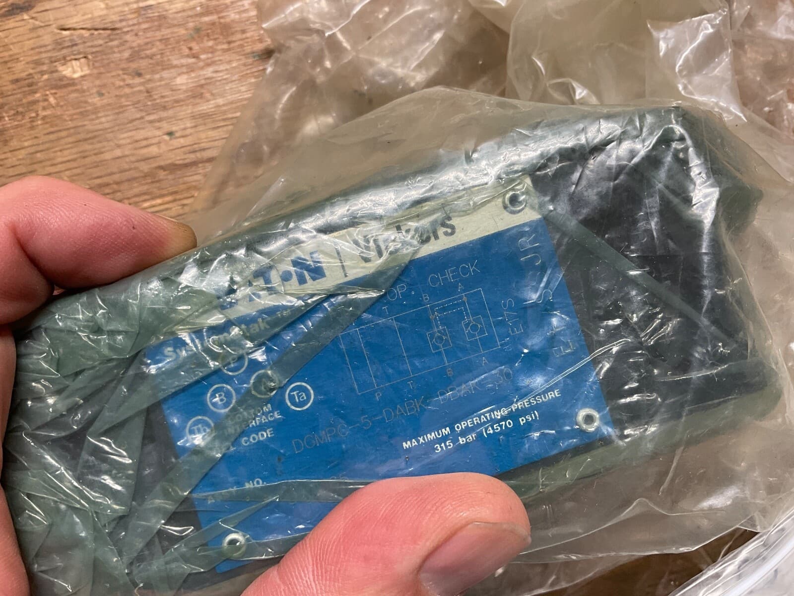 NEW VICKERS HYDRAULIC CHECK Valve DGMPC-5-DABK-DBAK-30