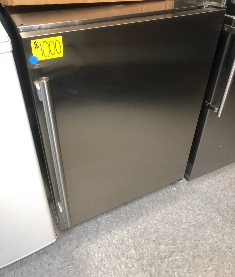 Summit 24" 5.6 Cu. Ft. Built-In Kegerator SBC682PNR