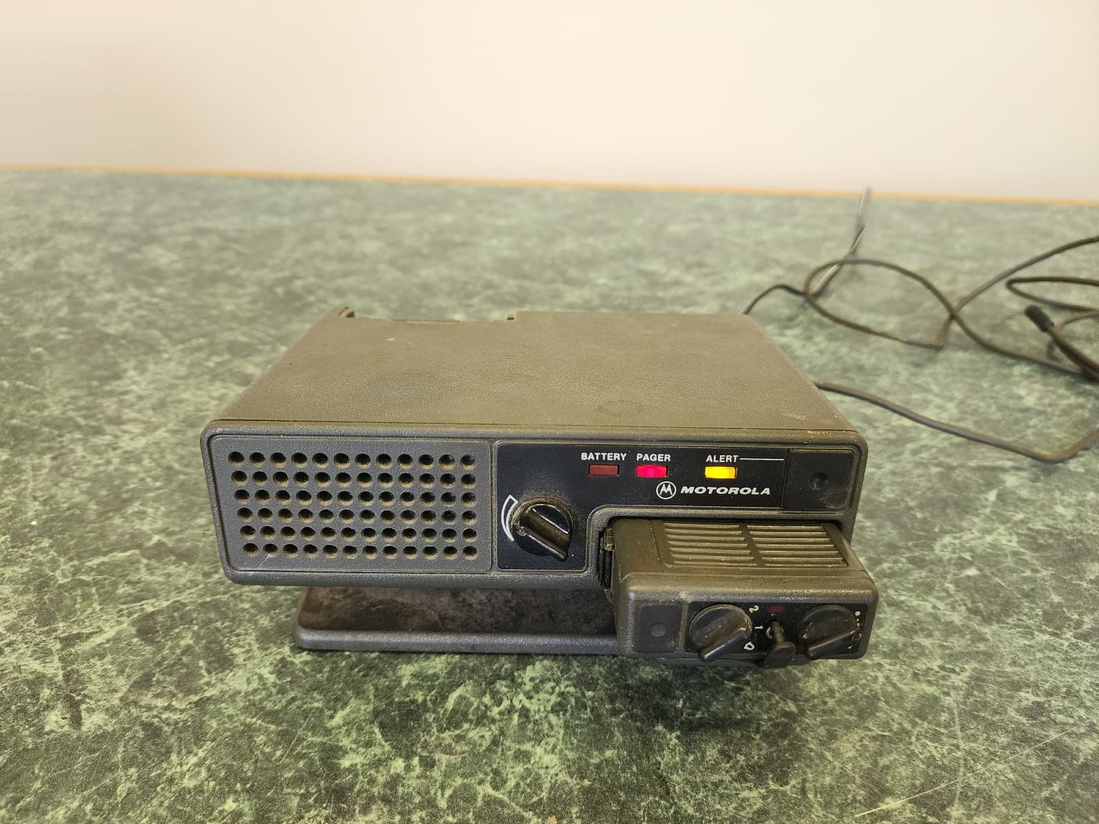 Motorola Minitor II VHF Pager F1: 46.1000 with Amplified Charger