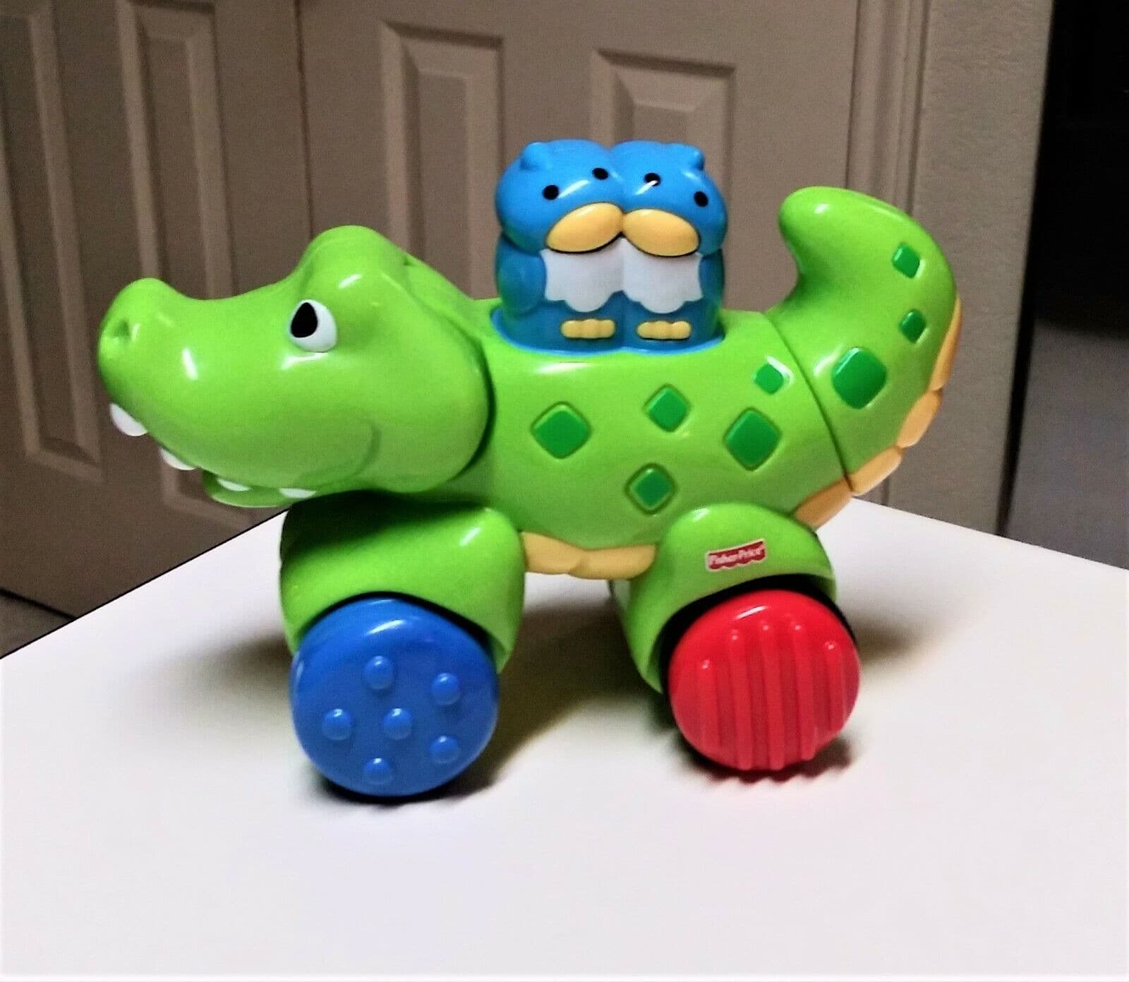 Fisher Price Amazing Animals Press N Go Alligator Crocodile Rolls Click Kid Toy