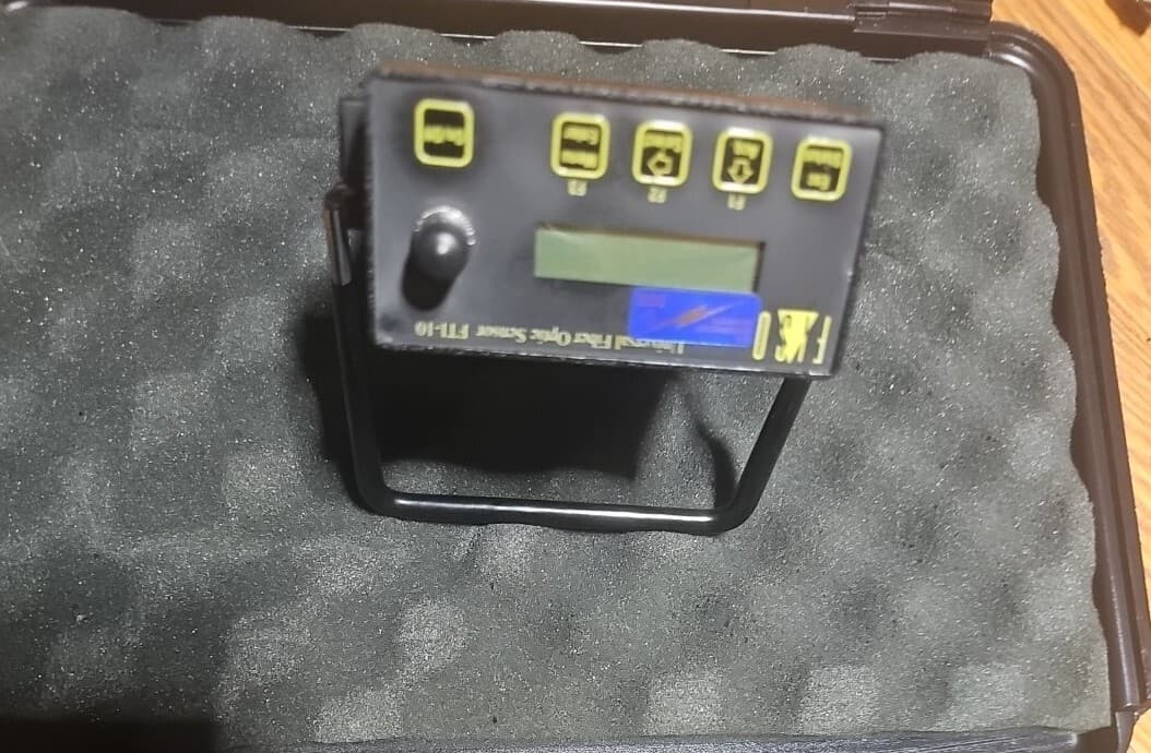 FISO UNIVERSAL FIBER OPTIC SENSOR FTI-10 Case and Power Supply