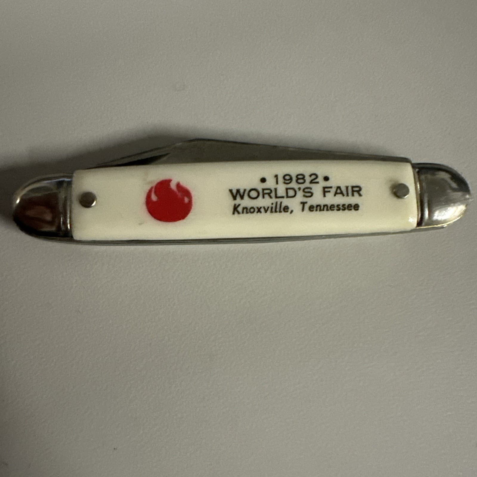 vintage 1982 WORLD'S FAIR Knoxville, Tennessee U.S.A. folding single blade knife