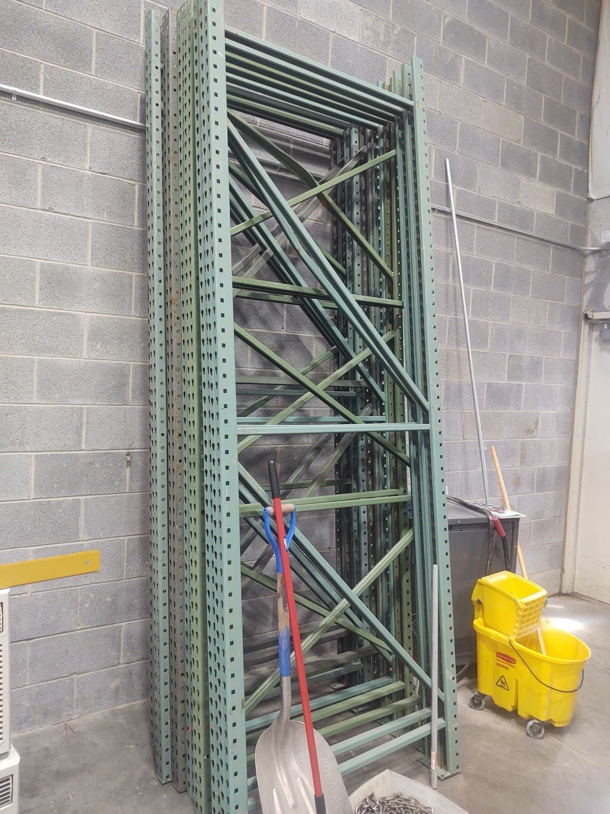 UPRIGHTS - 10 COUNT, BEAMS - 36 COUNT, WIRE DECK 52’’ -12 COUNT, 46’’ - 34 COUNT