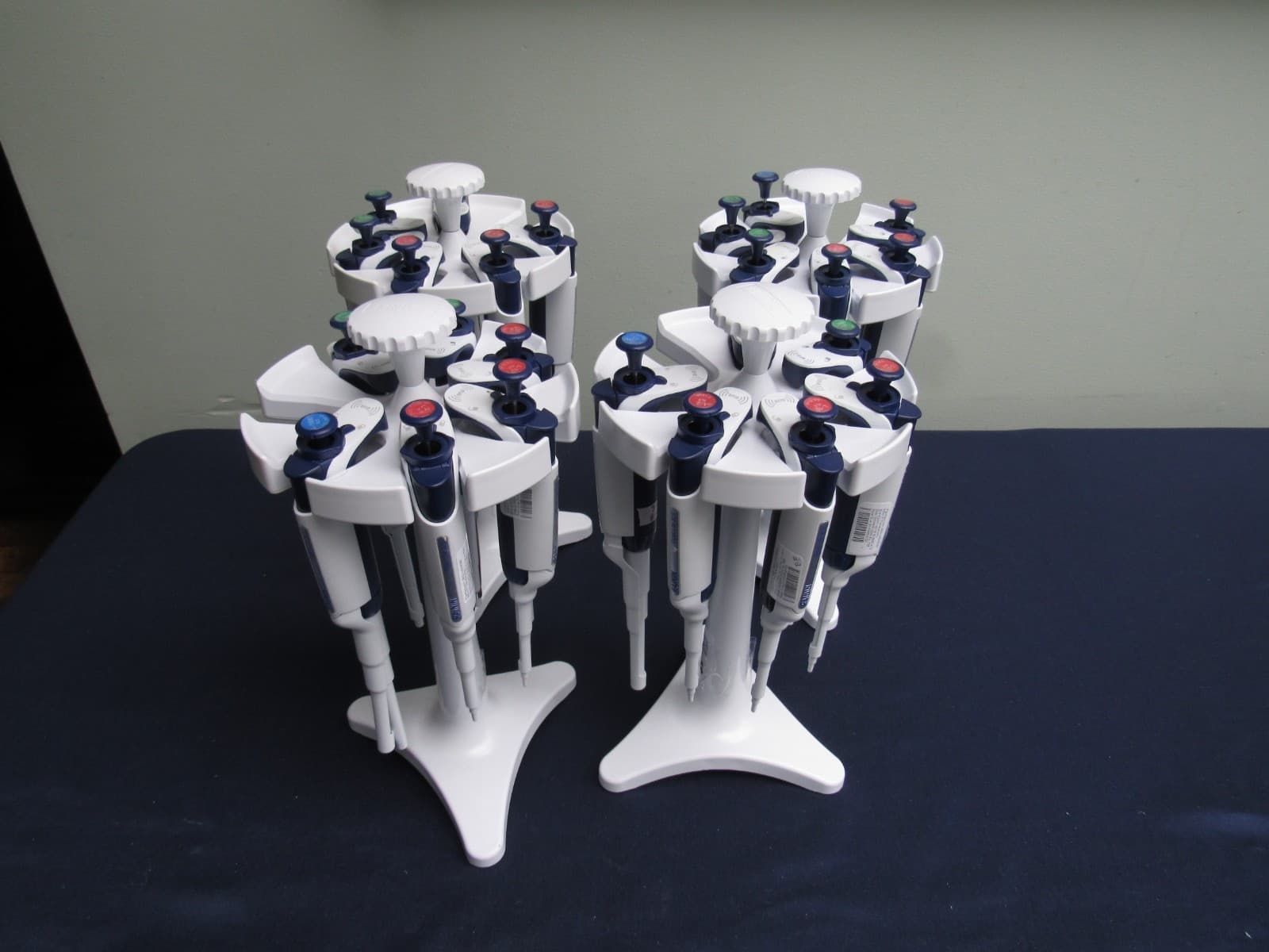 Rainin Pipet Lite XLS LTS Set Of 6 (L2, L10, L20, L100, L200, And L1000) w/stand