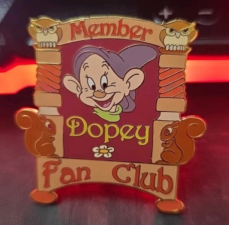 Disney Auctions Exclusive Pin Dopey Fan Club Member Snow White 7 Dwarfs LE 1000