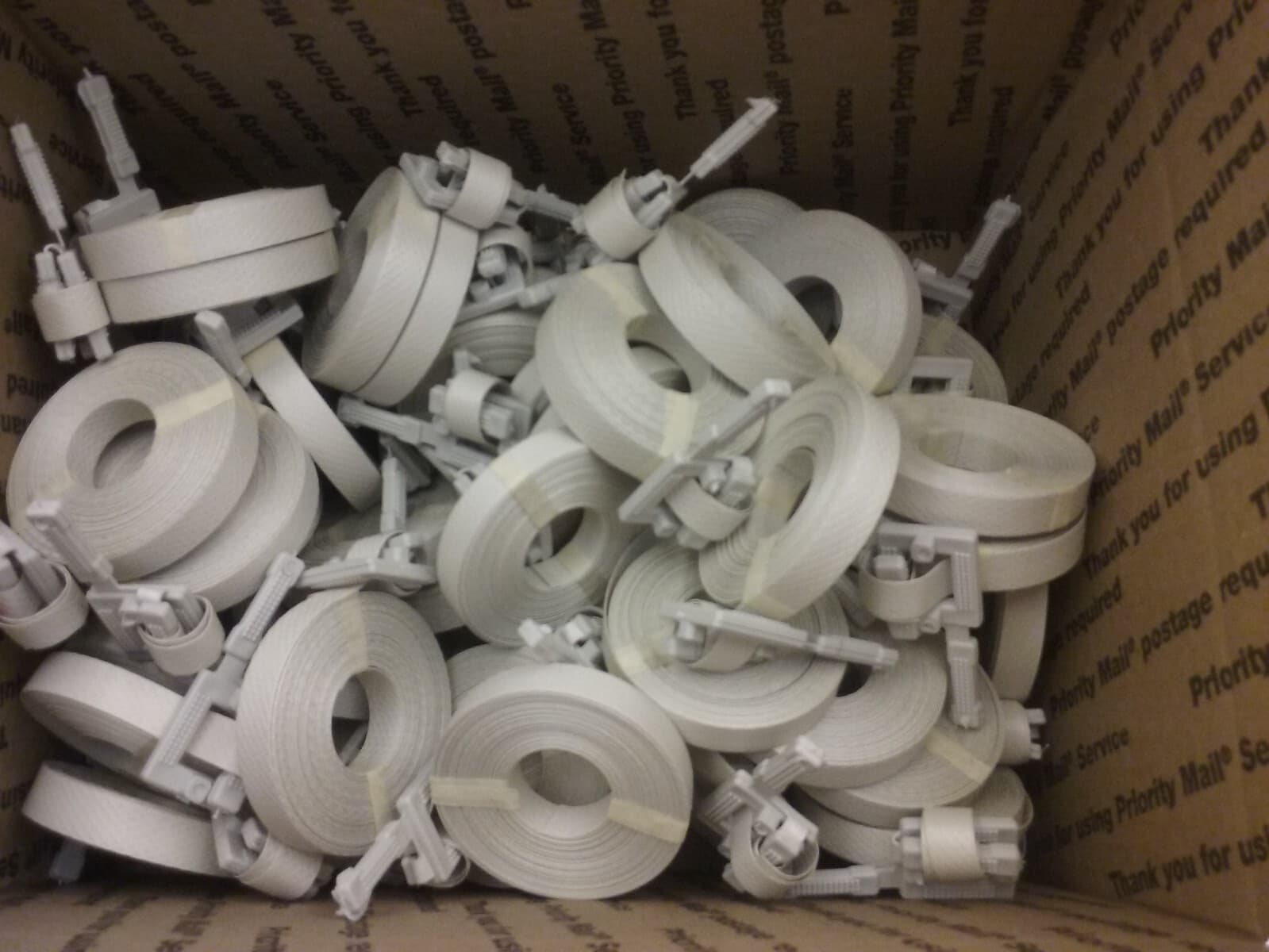 16P026 PLASTIC BOX STRAPPING WITH BUCKLE, EMBOSSED, 1/2" x 17' (LOT OF 50) NNB