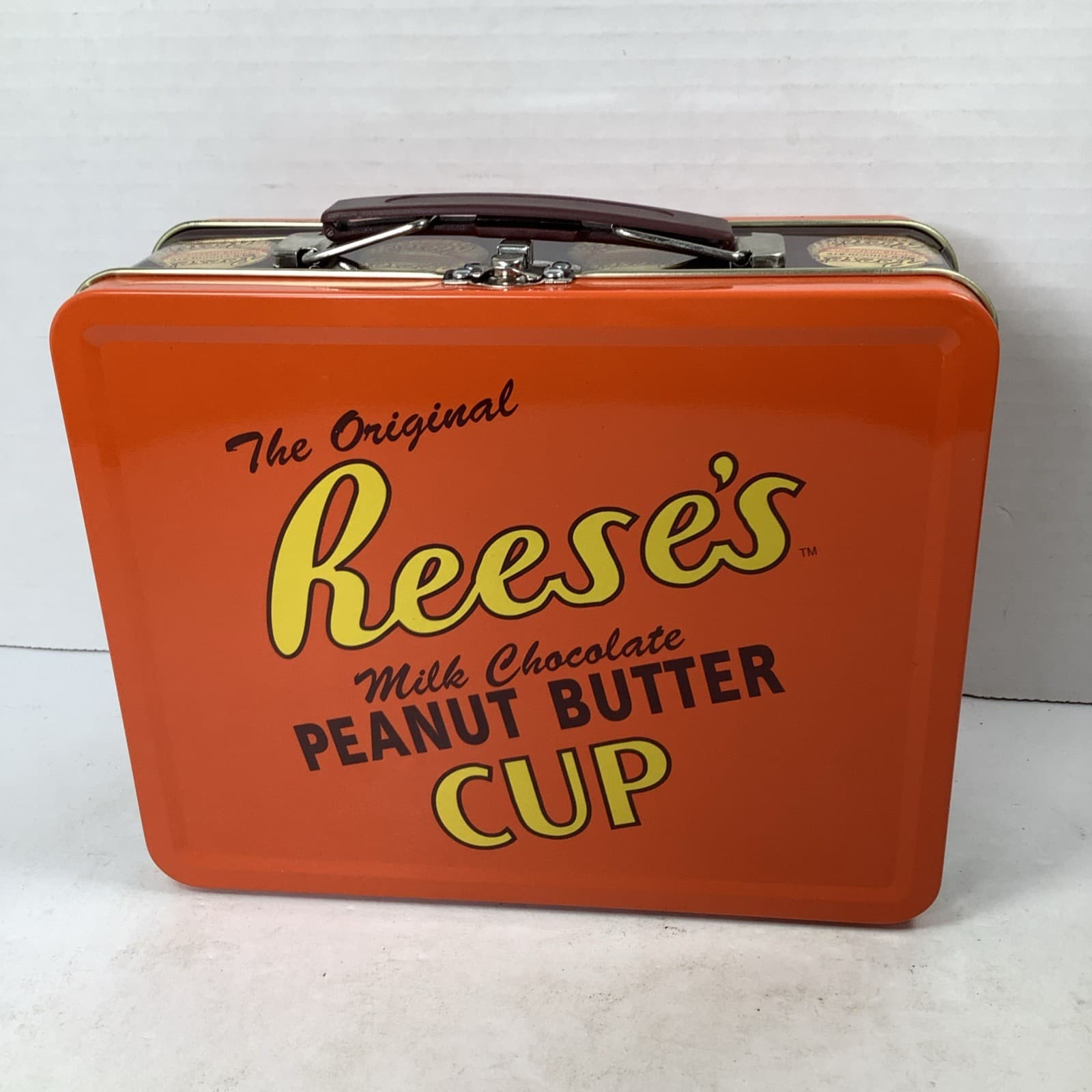 Reese's Peanut Butter Cup VINTAGE METAL COLLECTORS TIN LUNCH BOX Late 90's