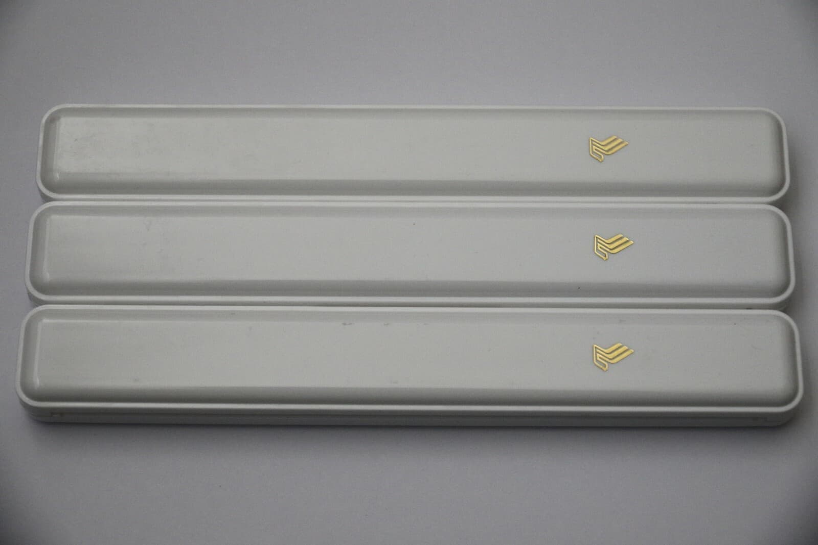 3 Singapore Airlines First Suite Class White Empty Toothbrush Plastic Case Lot