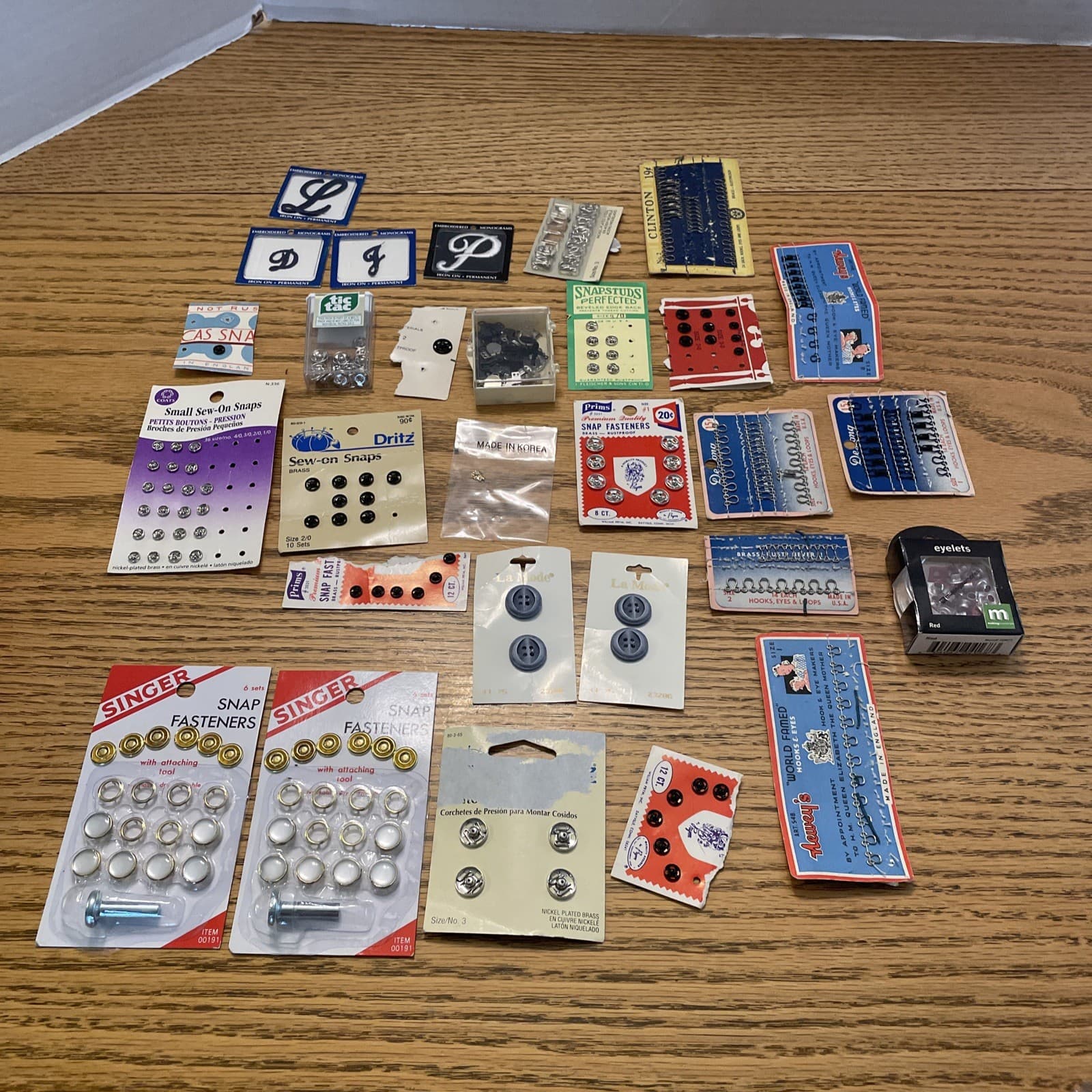 2 Vtg Gold/Pearl Snaps Fastener with Attaching Tool, Snaps, Hooks, Eyelets, Etc