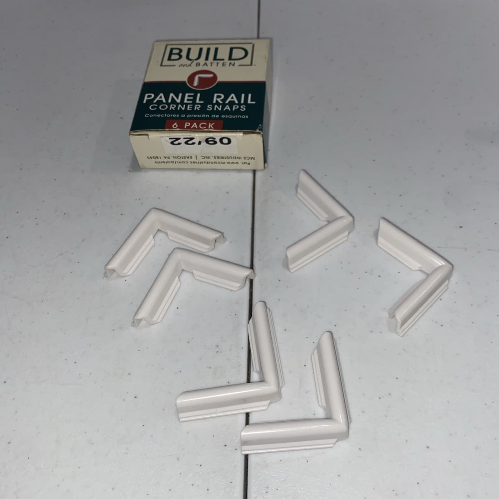 BUILD and BATTEN Corner Connector Hardware Unfinished Polystyrene