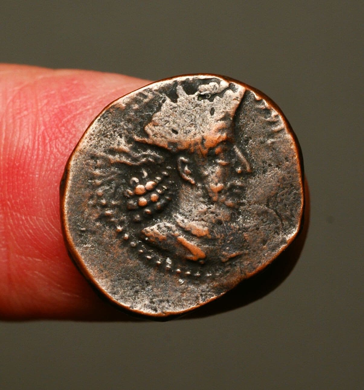 KS12-51 KUSHANO-SASANIAN. Ardashir I, c. 230-245AD. Goddess Anahita Enthroned