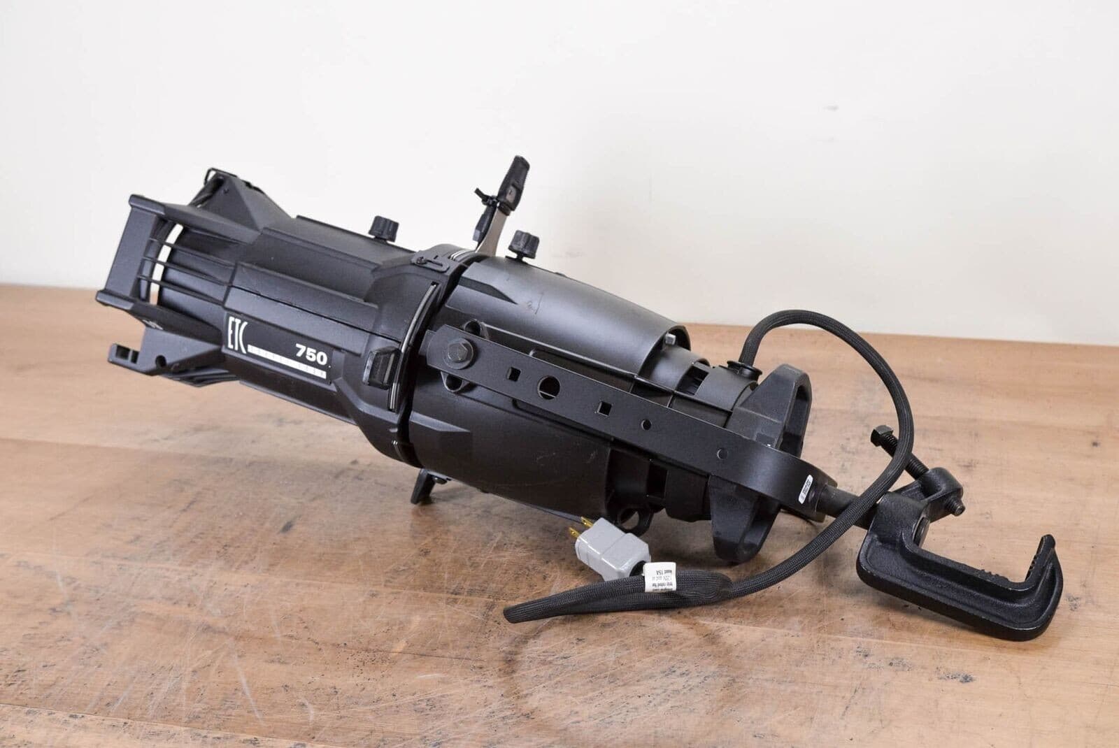 Stage light - SOURCE FOUR 19 & 50 degree