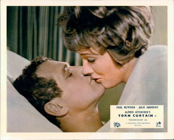 TORN CURTAIN PAUL NEWMAN JULIE ANDREWS LOBBY CARD KISS