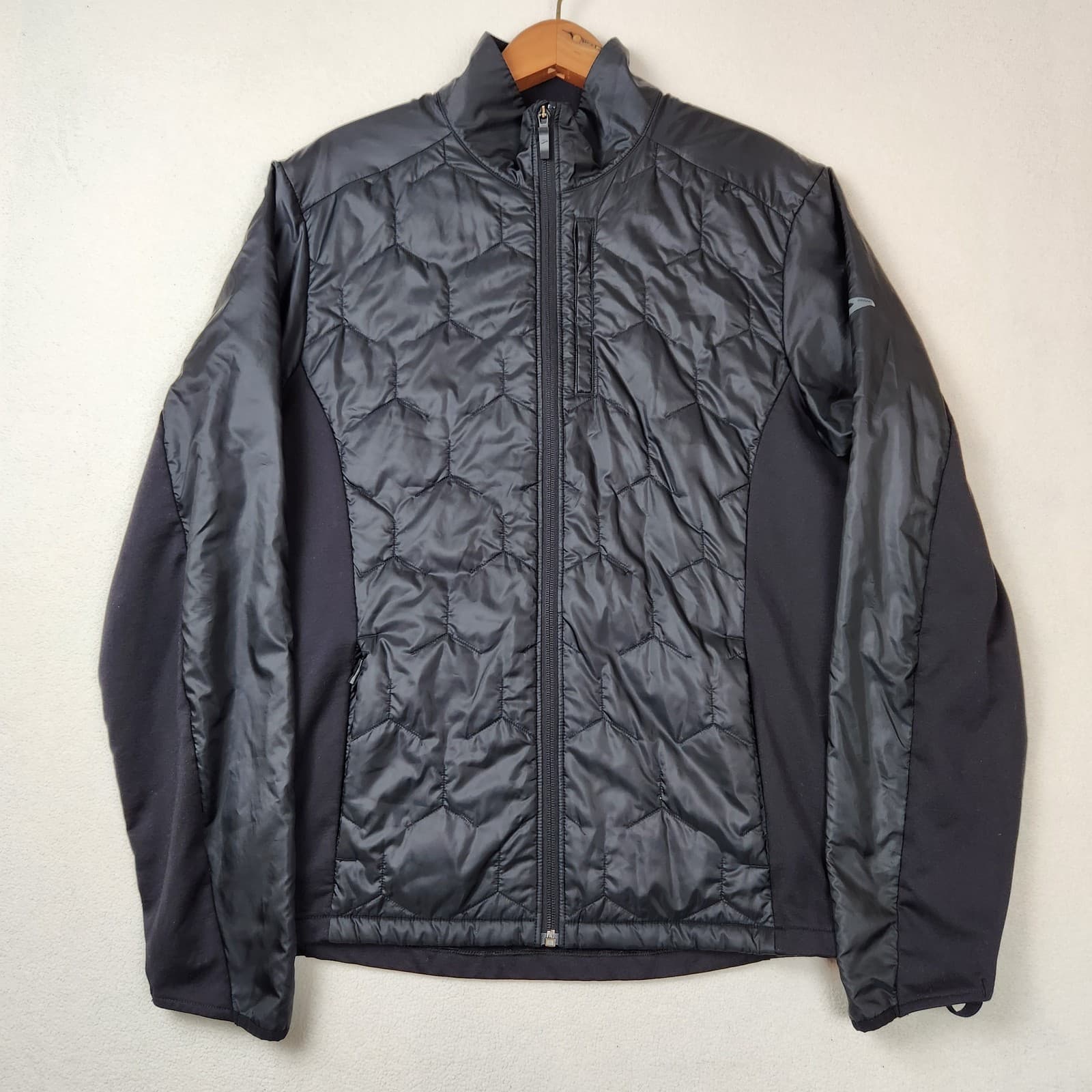 Brooks Shield Hybrid Jacket Mens Medium Insulated Quilted Sleeve Stretch 211300