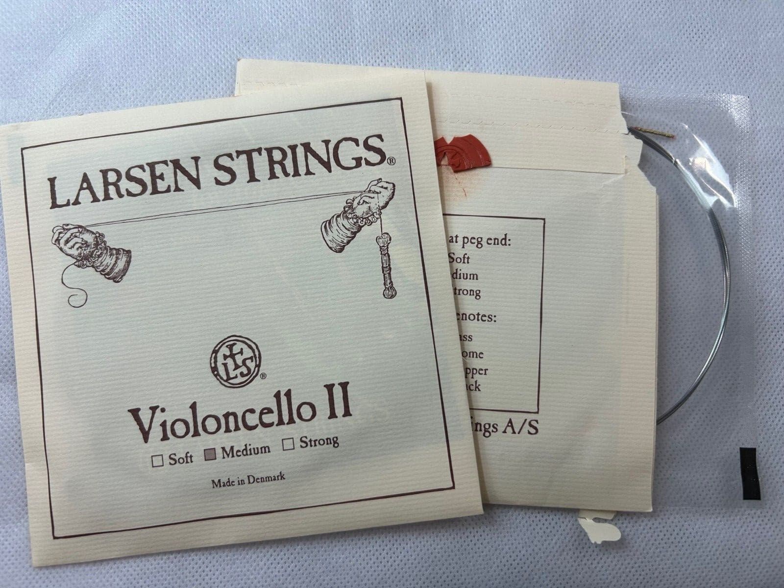 Larsen cello Strings set 4/4 Regular A and D