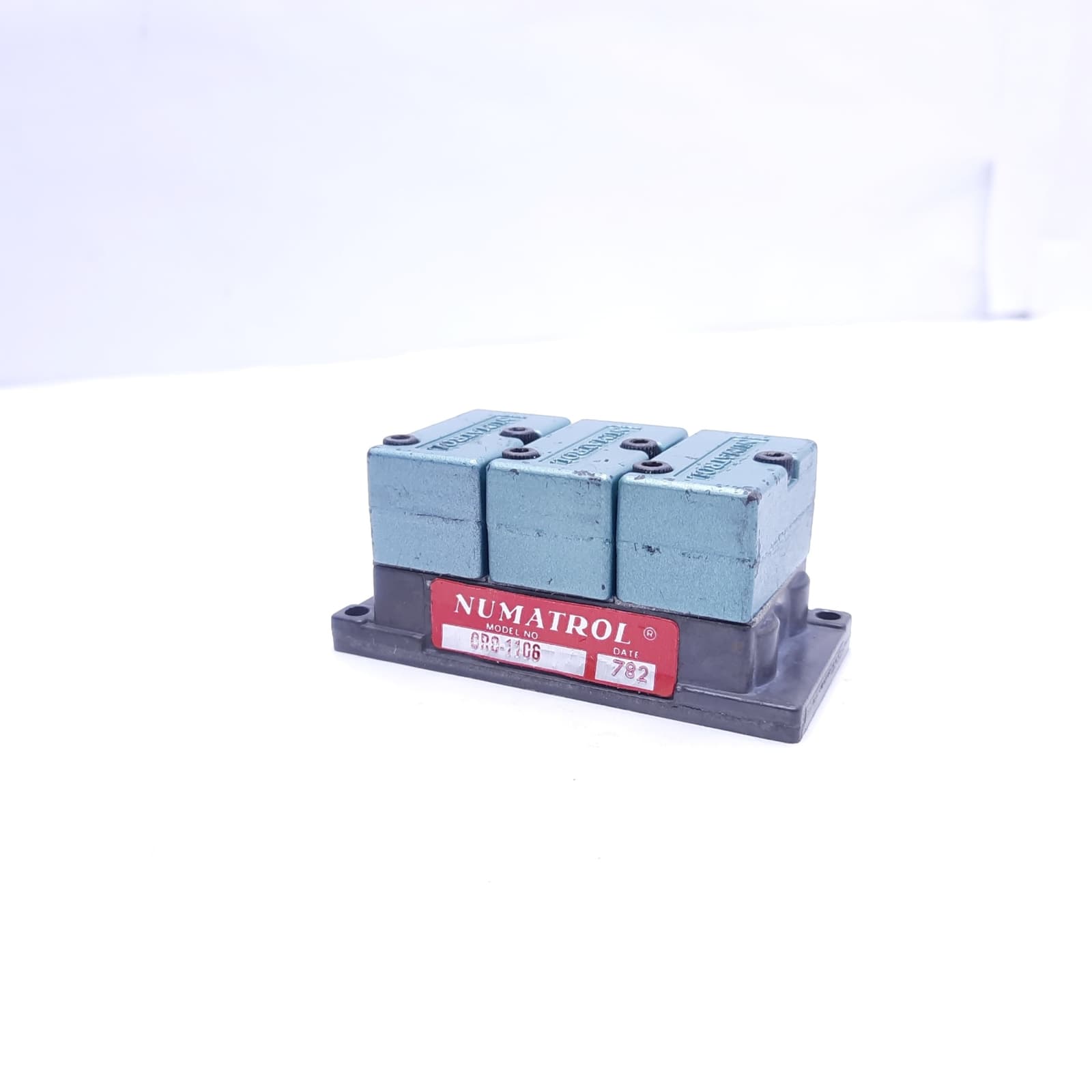 Numatics Numatrol ORO-1106 Shuttle Valve, 1.5-80 PSIG, 1/8" NPT Ports