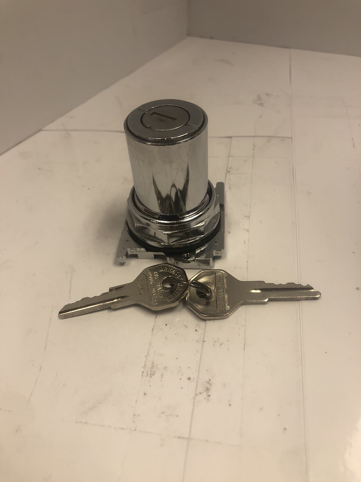 NEW CUTLER HAMMER/ 10250T15222 SELECTOR KEY SWITCH 3 POSITION SERIES A3