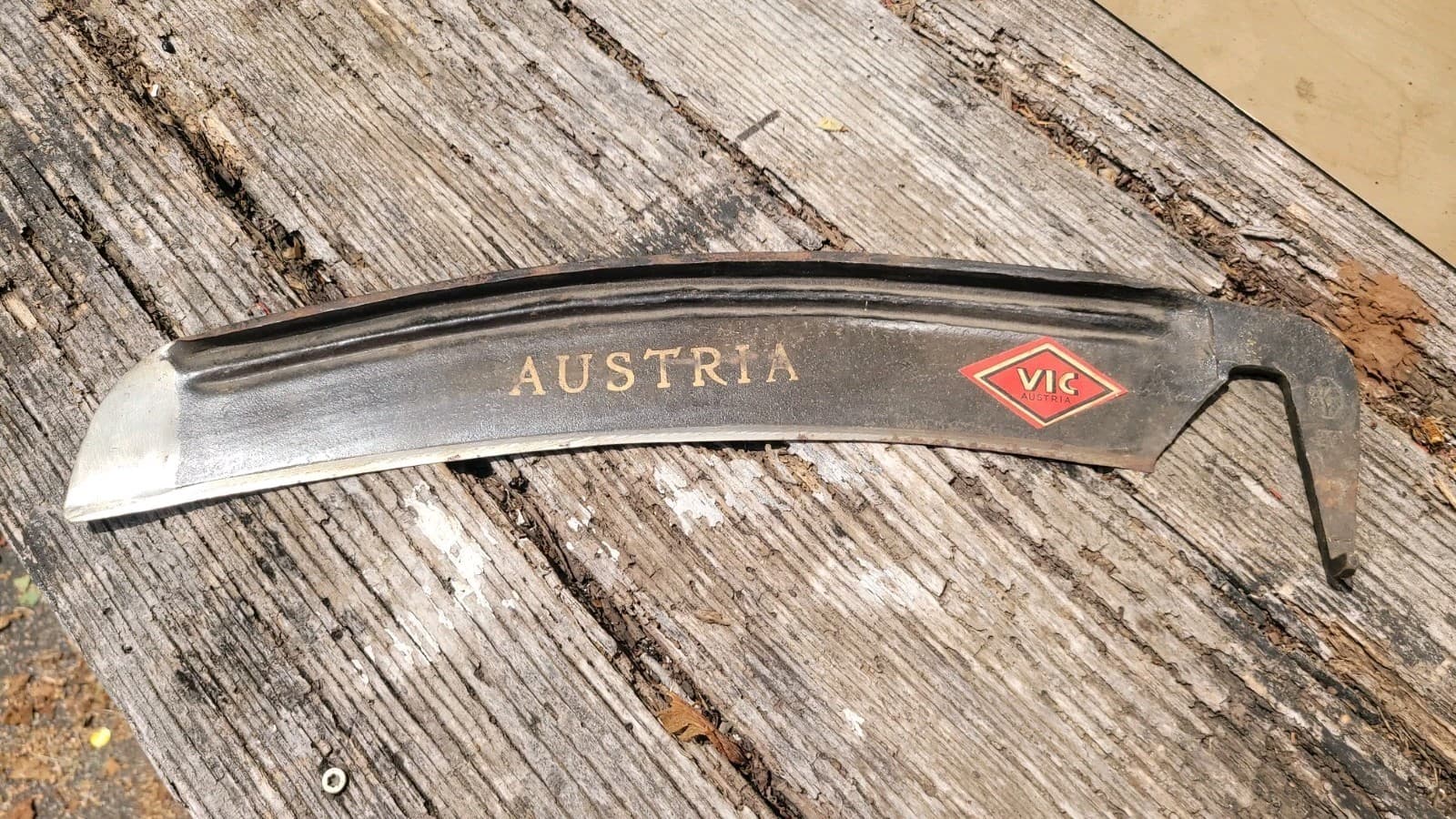 VINTAGE NEW OLD STOCK Vic AUSTRIA 20" scythe w/ sticker label