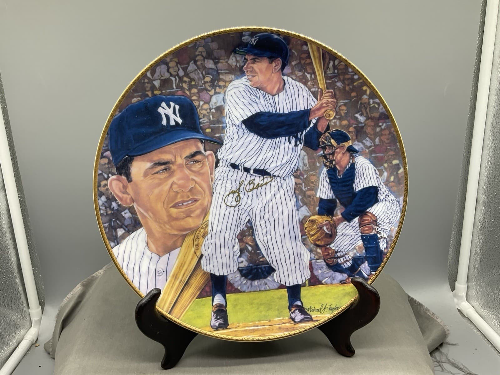 Vintage Yogi Berra Gartlan "It Ain't Over" Commemorative Plate-No. 679 - Signed