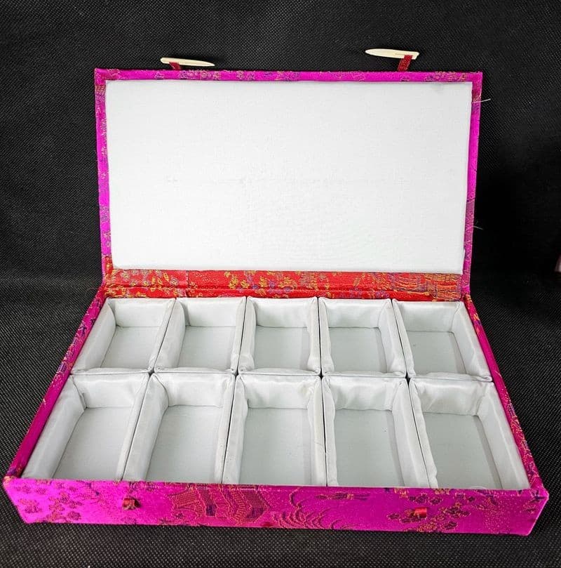 Fine Chinese 10 Compartments Red Scenery Pattern Snuff Bottle Brocade Box