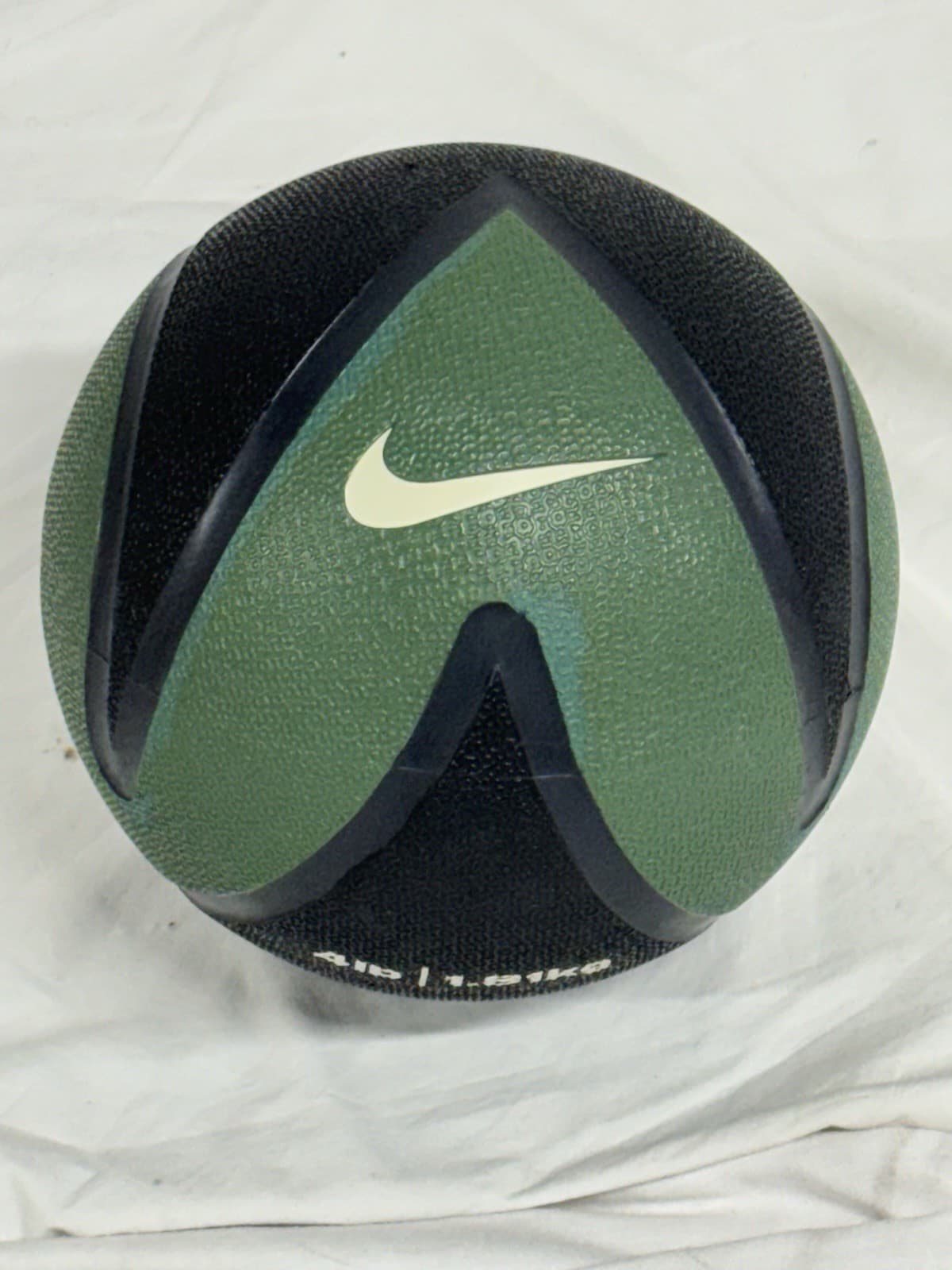 Nike Strength Training Medicine Ball 4 Lb | 1.81 kg Weighted Black and green