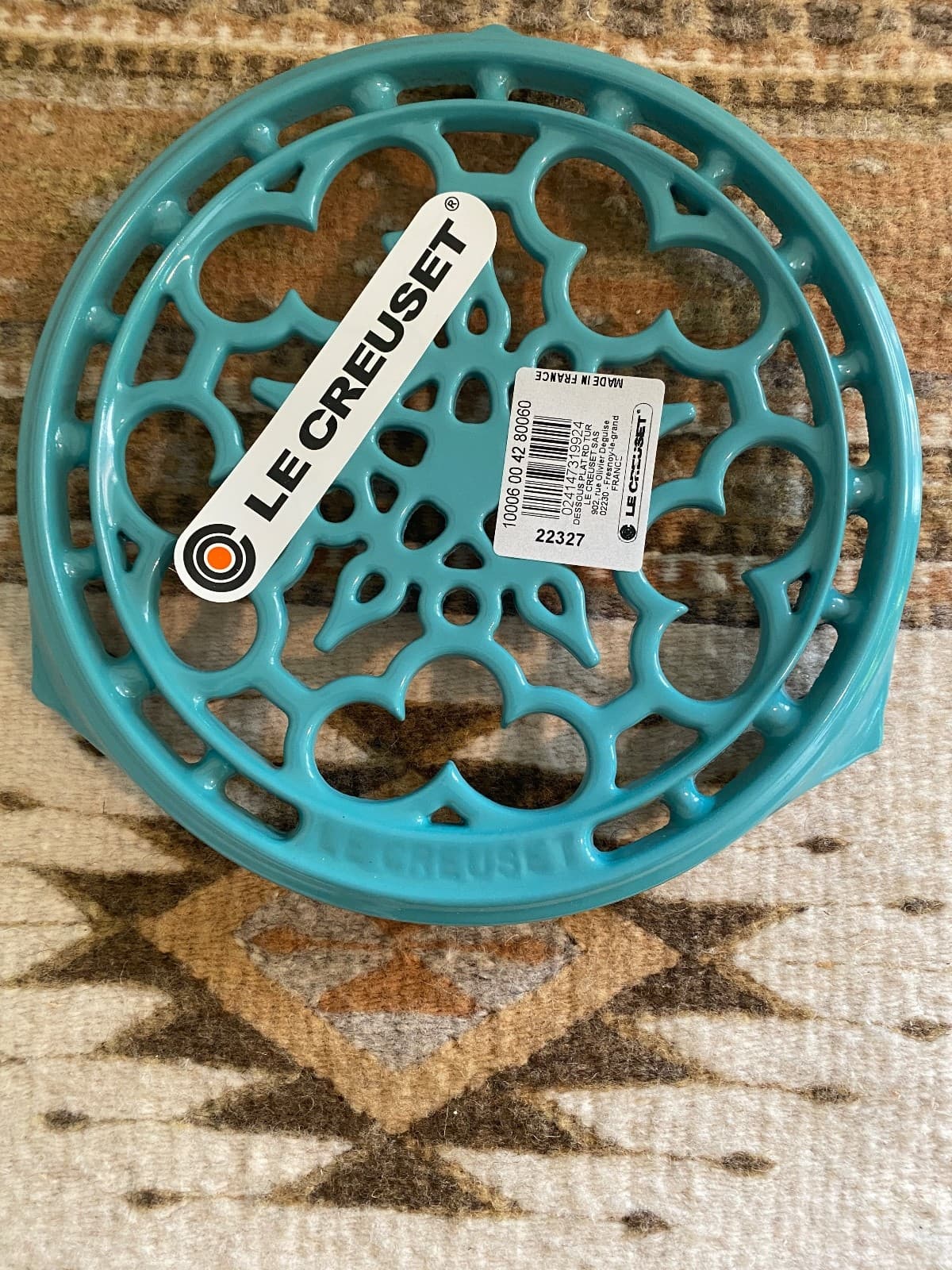 LE CREUSET TURQUOISE ROUND TRIVET CAST IRON NEW IN ORIGINAL BOX