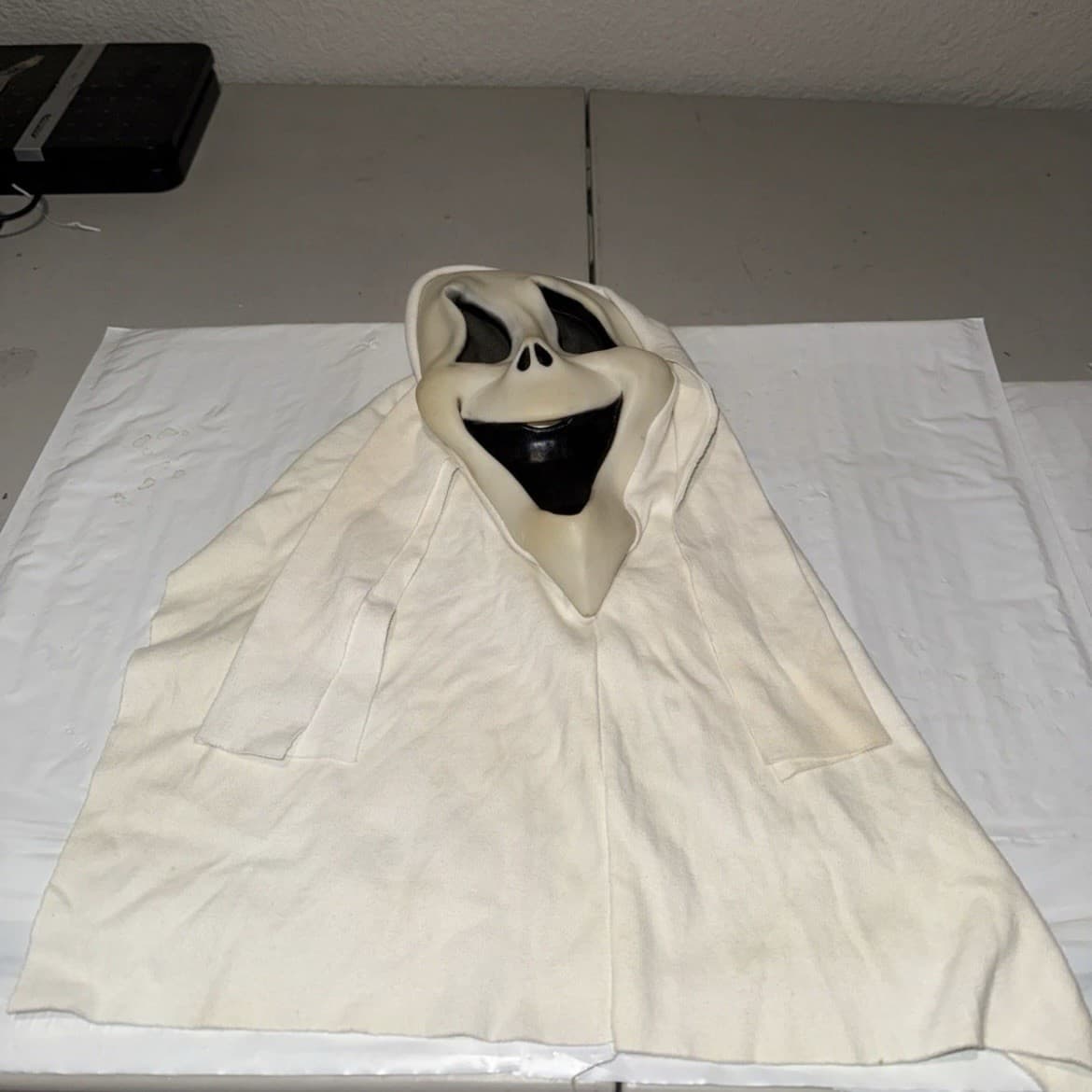 Fun World Div Gen 1 Silly Ghost Halloween Mask White Cotton Shroud 1992-1995