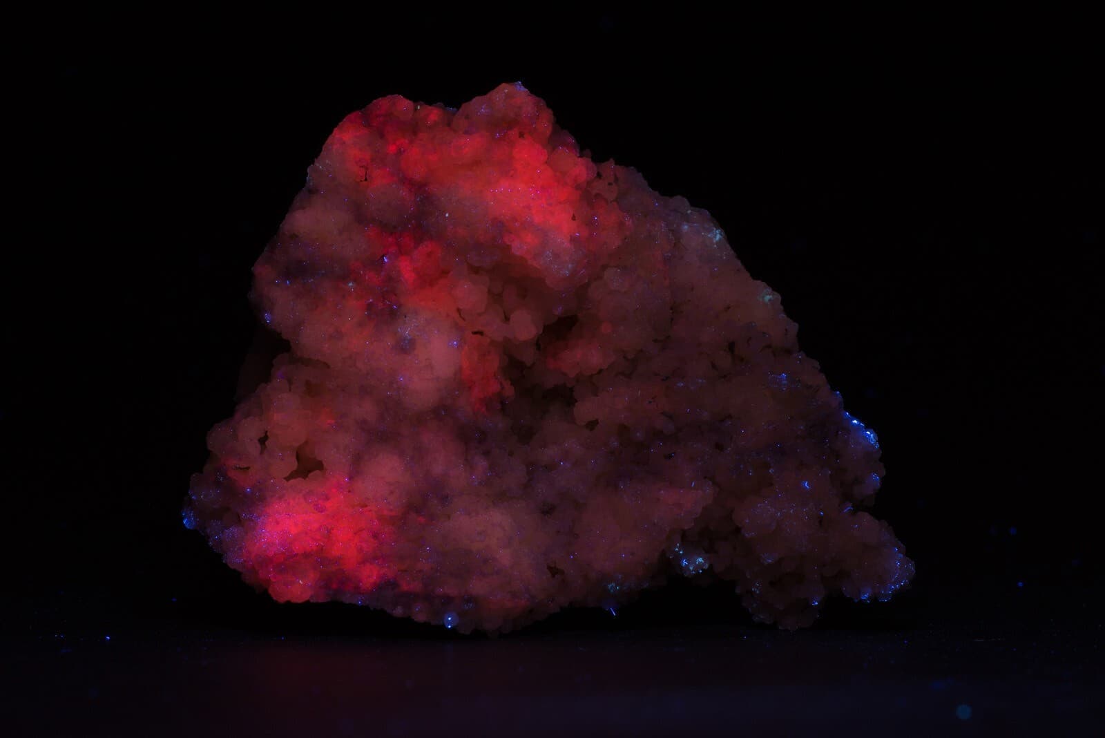 JH20733 Red Fluorescing Grossular Garnet, Stifle claims, Georgetown, CA