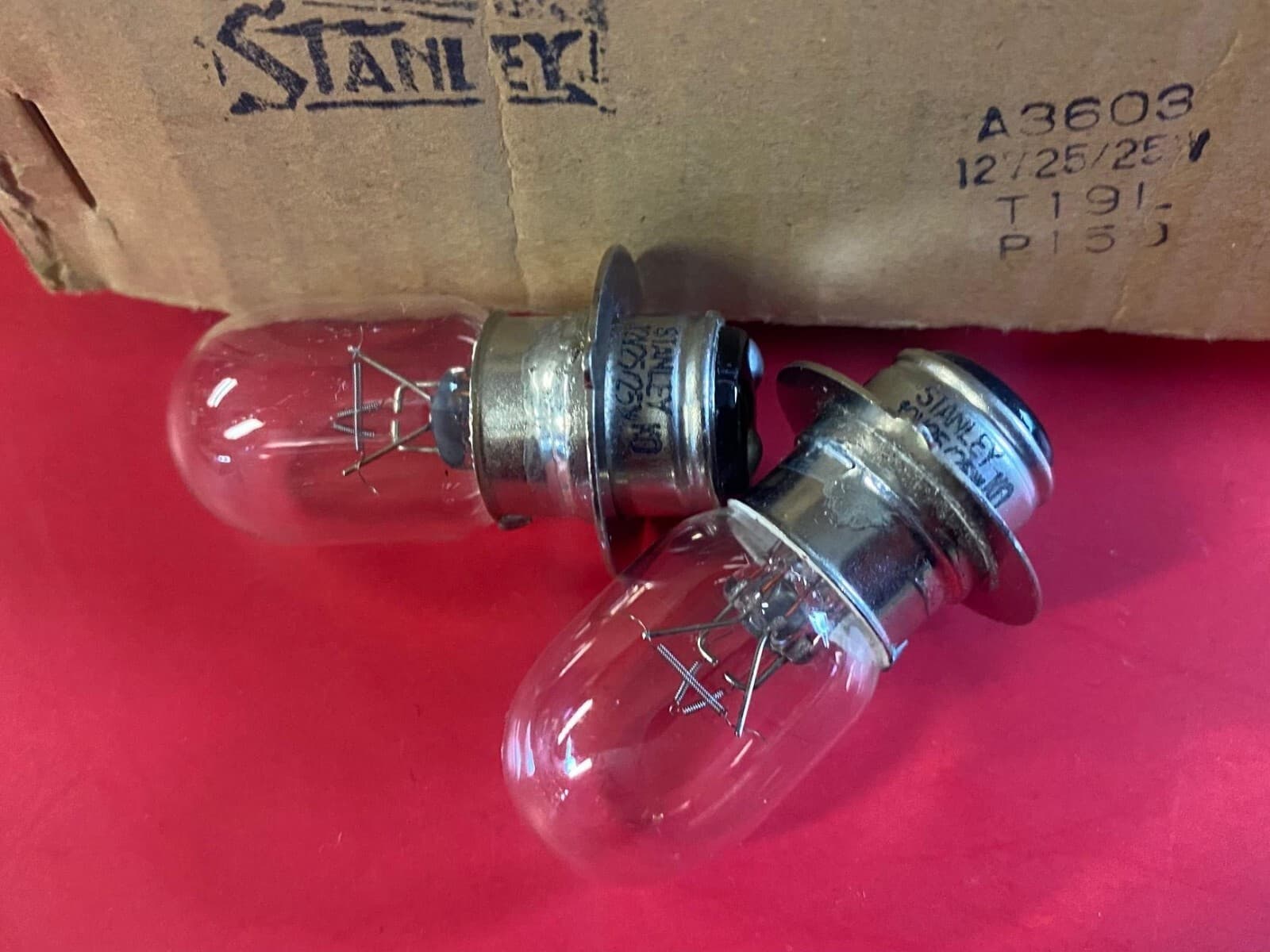 STANLEY • NOS 12V 25/25W HeadLight Bulb Set 2pc Kubota Tractor L2600 L2800 L3000