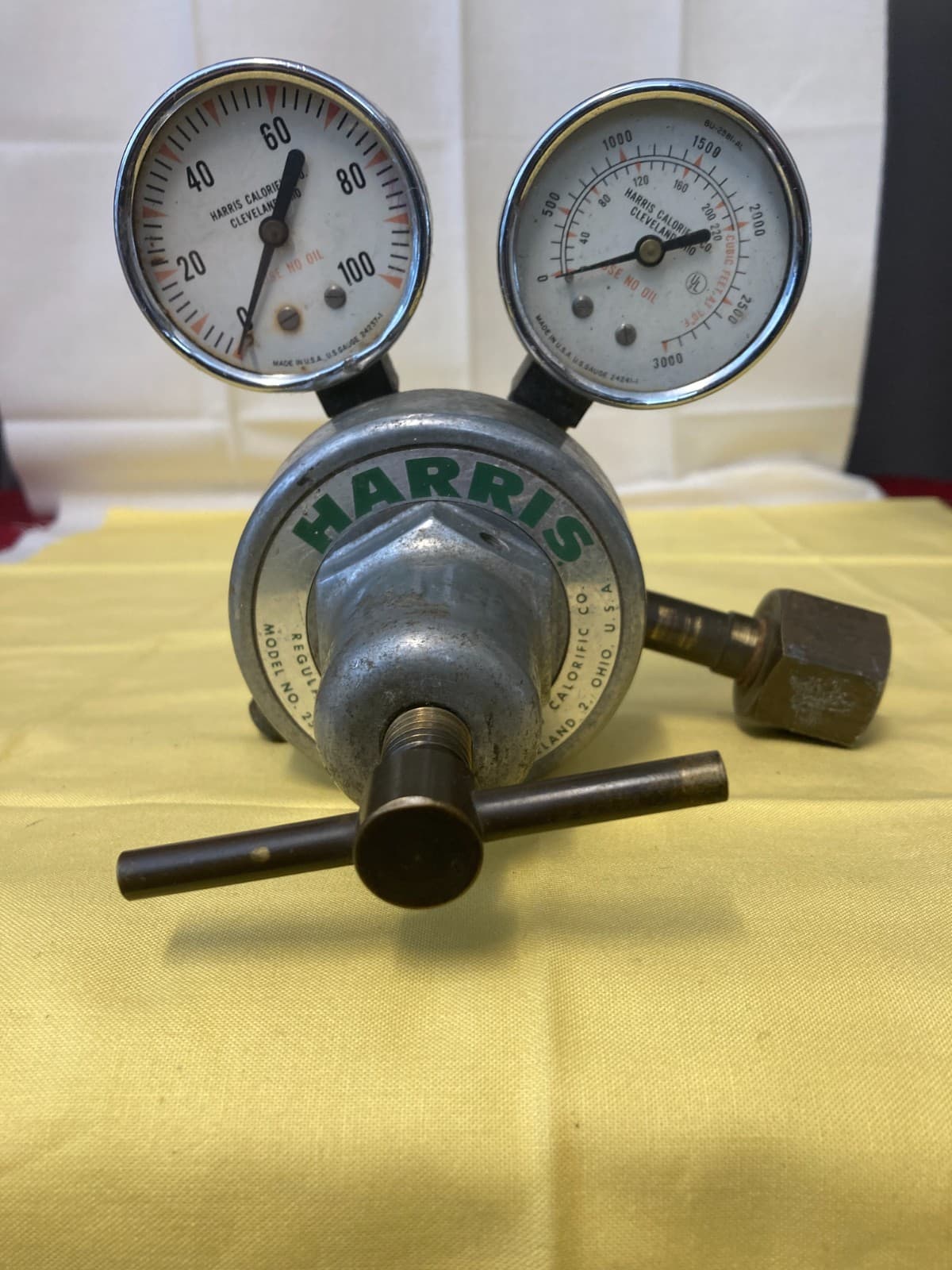 Vintage Harris compressed dual gas regulator Model 25-80