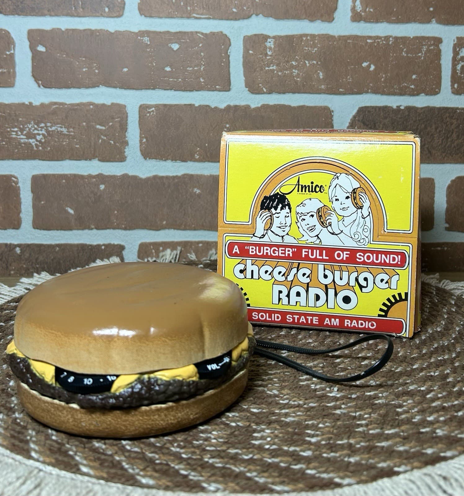 Vintage 1976 Amico Cheeseburger Novelty Solid State Radio W/ OB & Battery