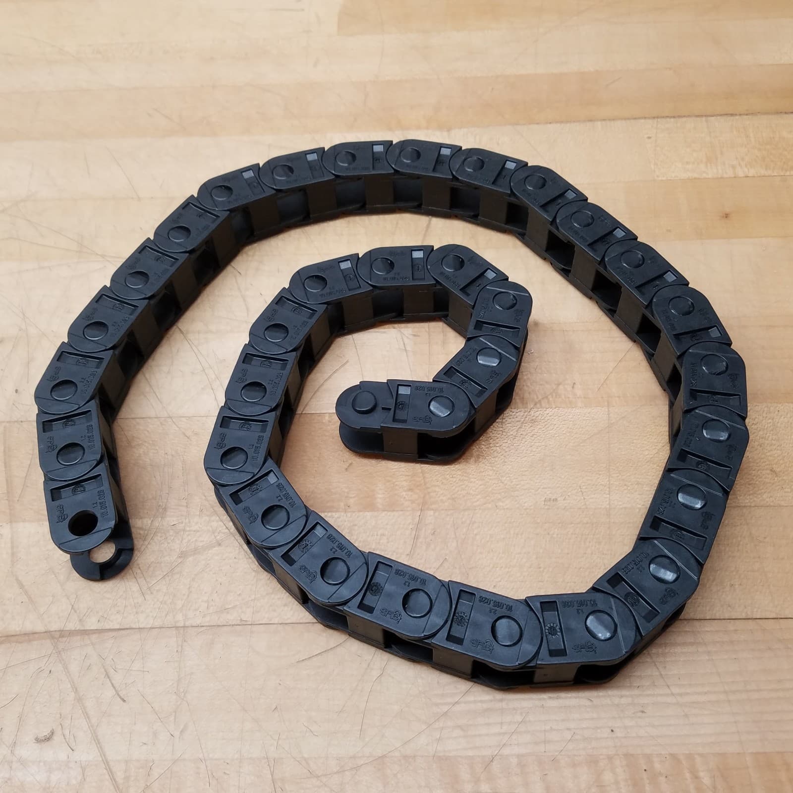 Igus 10.015.028 Cable Carrier, 40" - USED