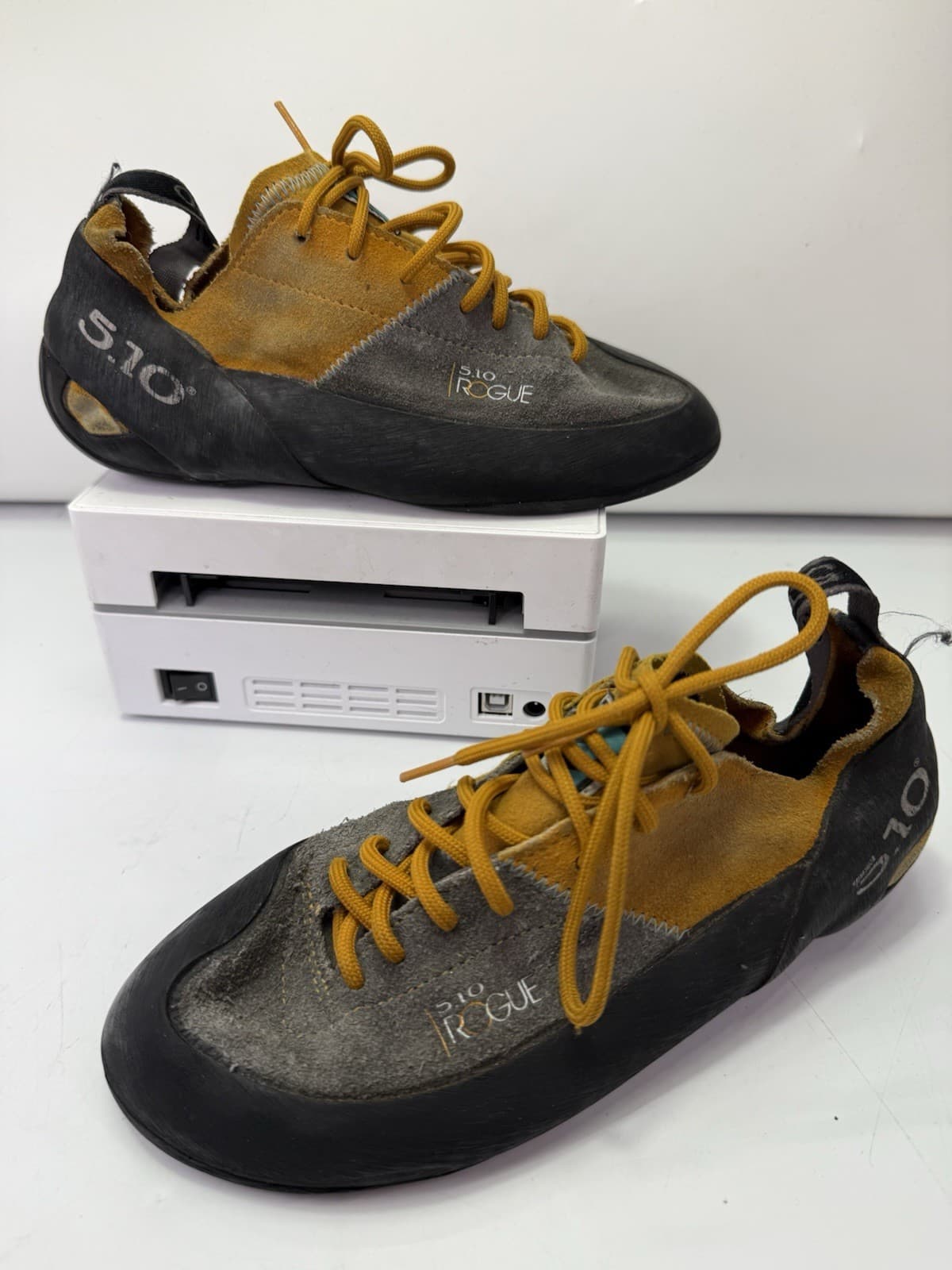 Rogue Five Ten 5.10 Lace Climbing Shoes Beige Women’s 9