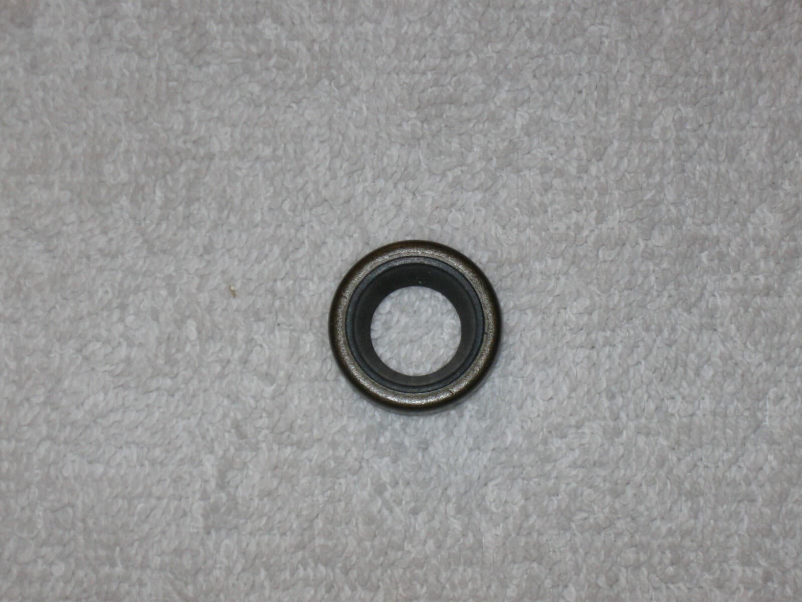 FORD NAA 600 700 800 900 2000 4000 4 cyl GOVERNOR SHAFT OIL SEAL EAF18183B