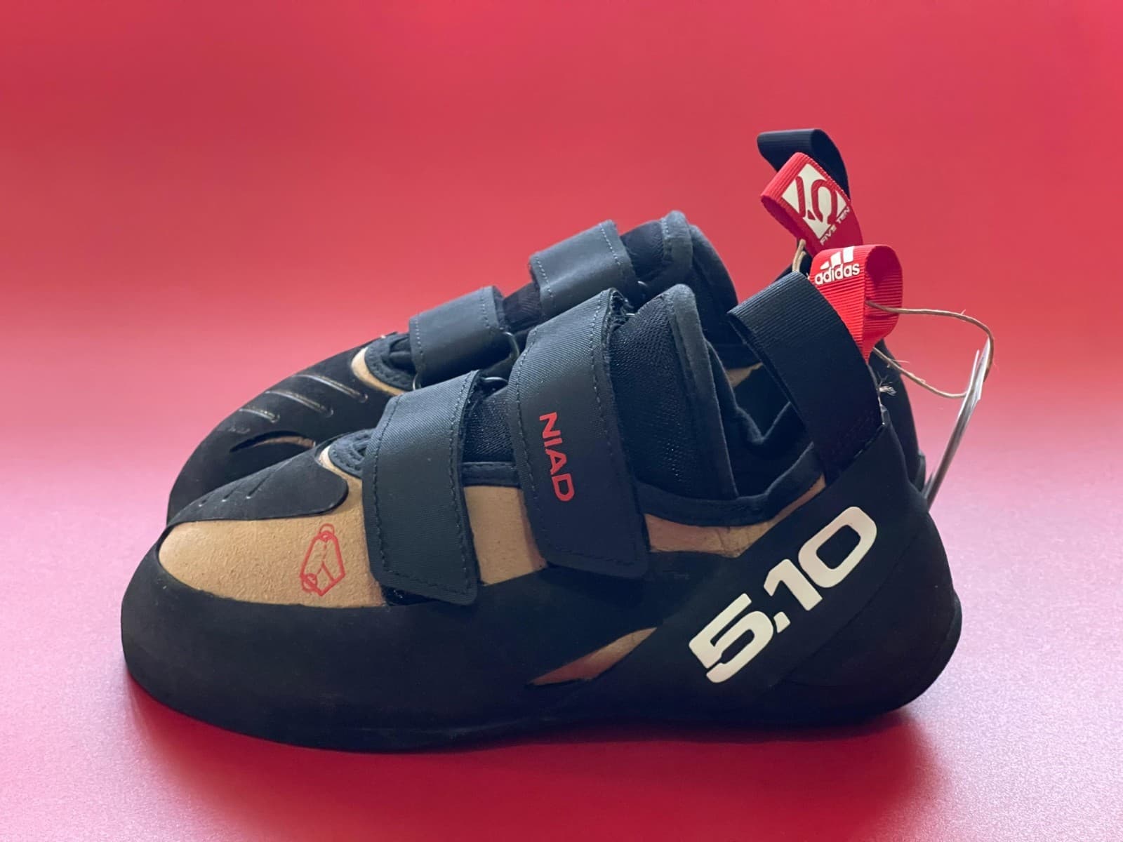 NEW! Adidas Five Ten Niad VCS Size:4 US Climbing Shoes Tan/Black FW2849