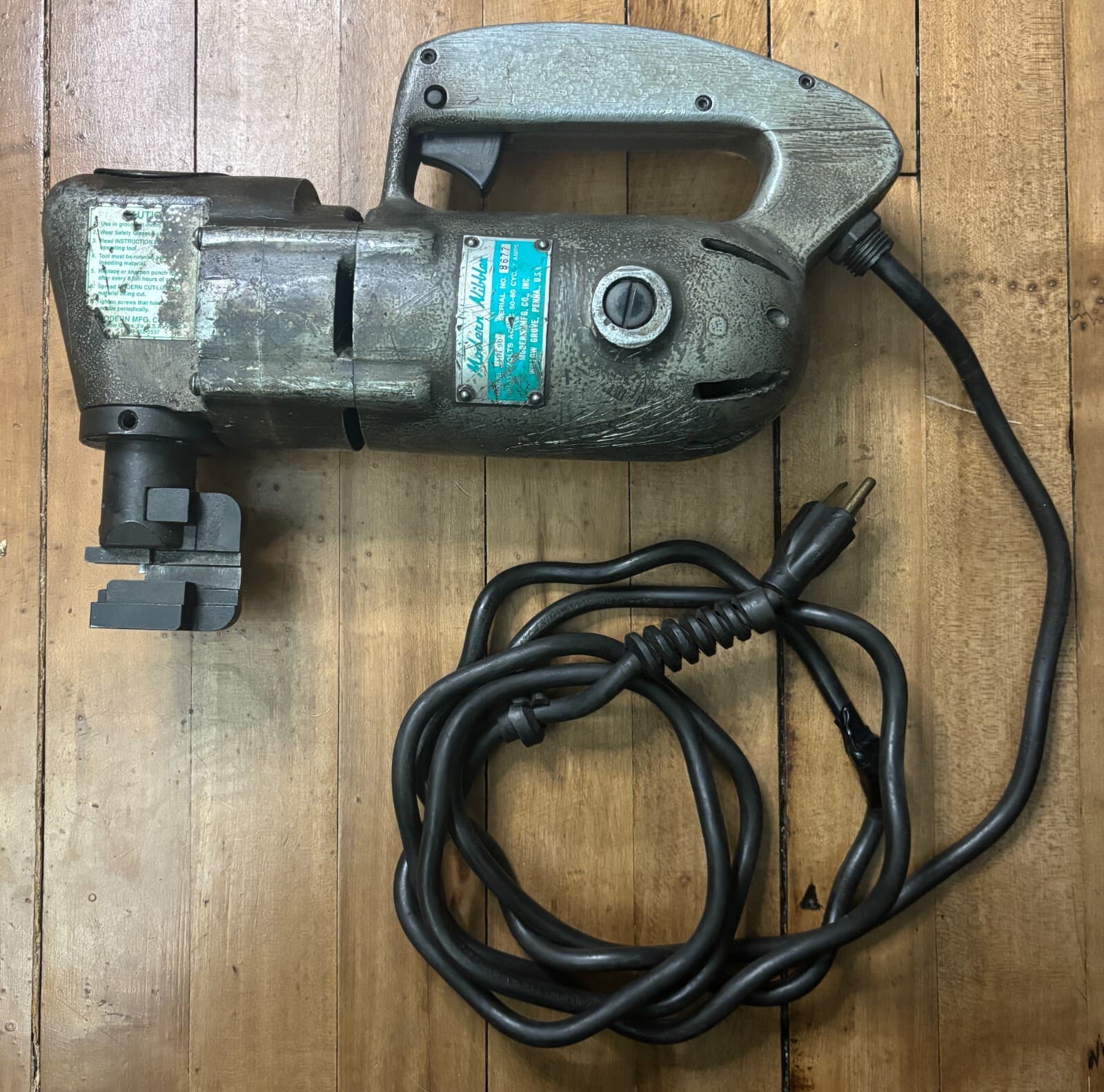 Modern Manufacturing Model HN90 Electric Nibbler (tested and working)