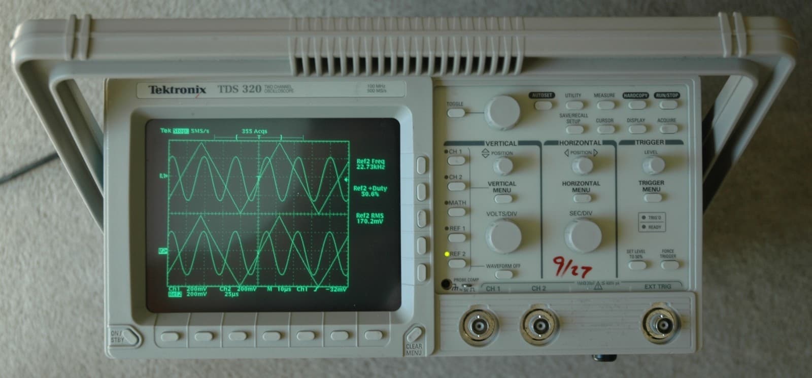 Tektronix TDS 320 100Mhz Digital Oscilloscope Calibrated only power up 214 times