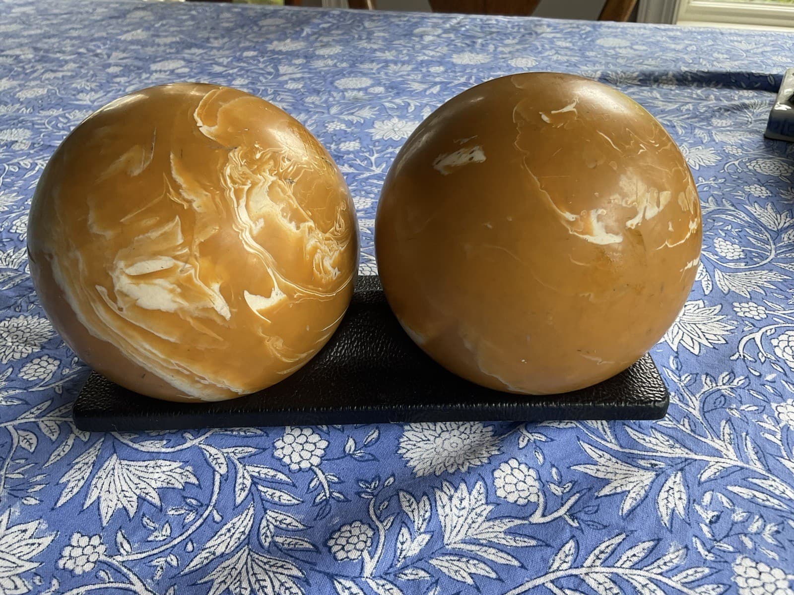 Vintage Duck Pin Bowling Balls, Gold & White Swirl w/stand🎳