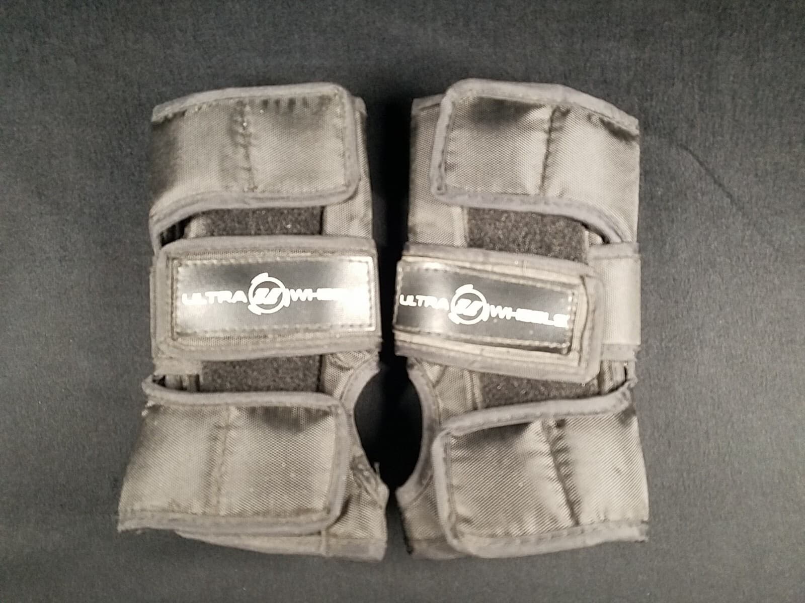 Ultra Wheels Wrist Guards Medium Junior or Childrens - FREE SHIPPING