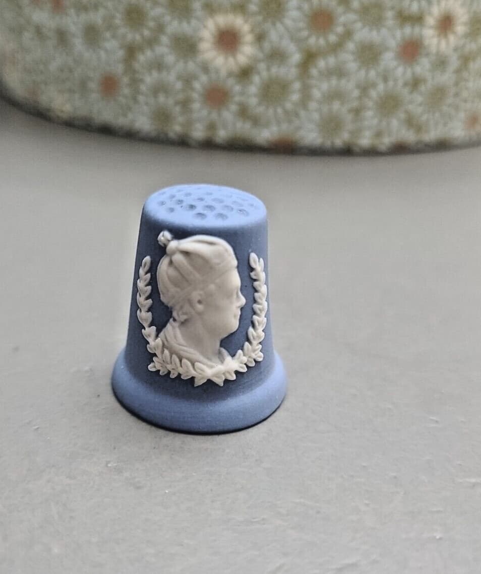 Jasperware Wedgwood Blue Thimble Kings & Queens of England Collection George 1