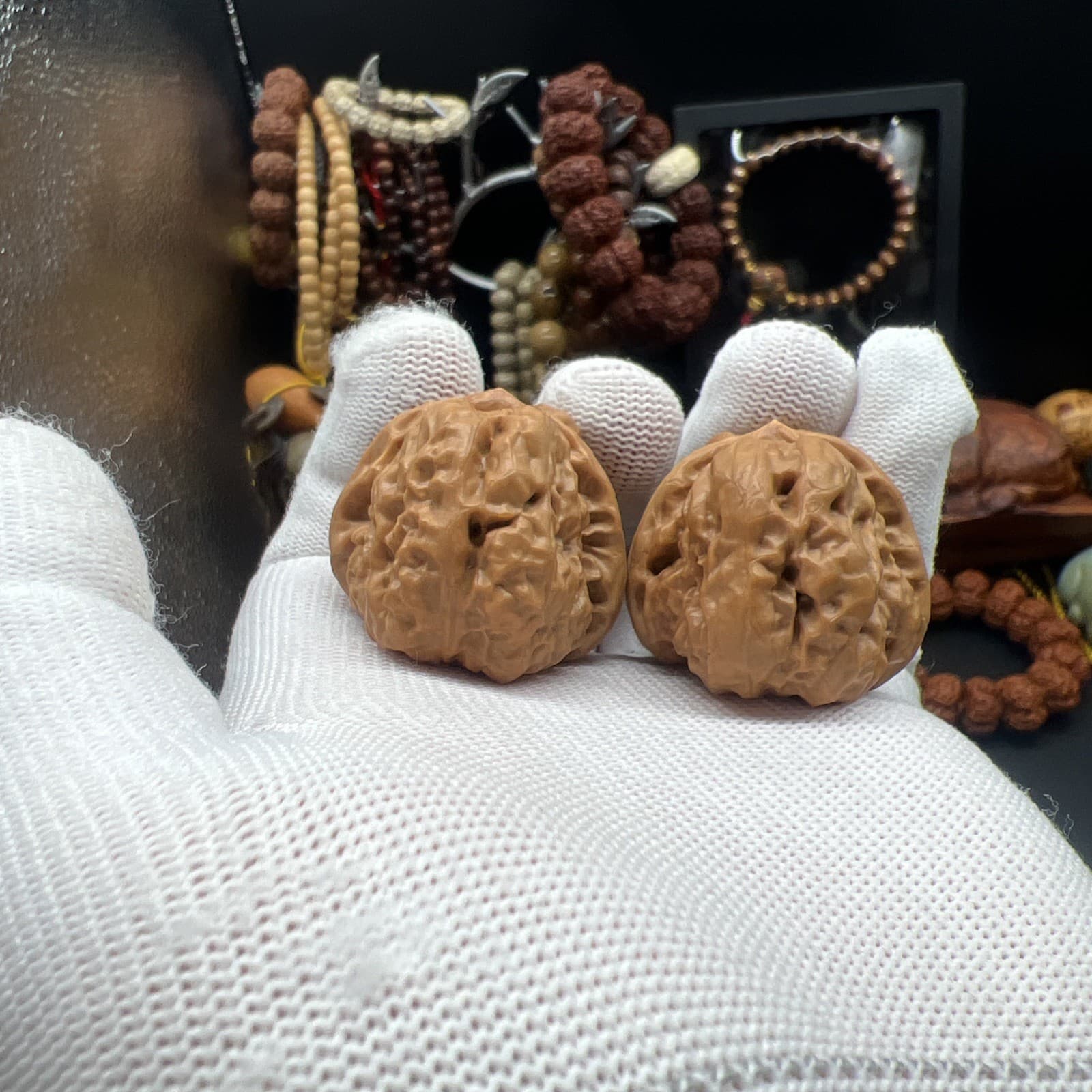 Pair of Match Chinese Health Walnut 36×38×31 精配文玩核桃金蟾蛤蟆头