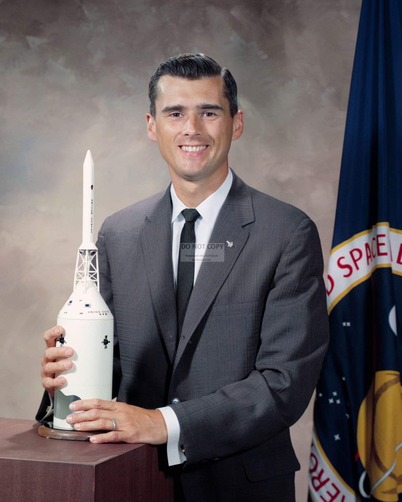 ROGER CHAFFEE ASTRONAUT IN 1964 PORTRAIT - 8X10 NASA PHOTO (DA-493)