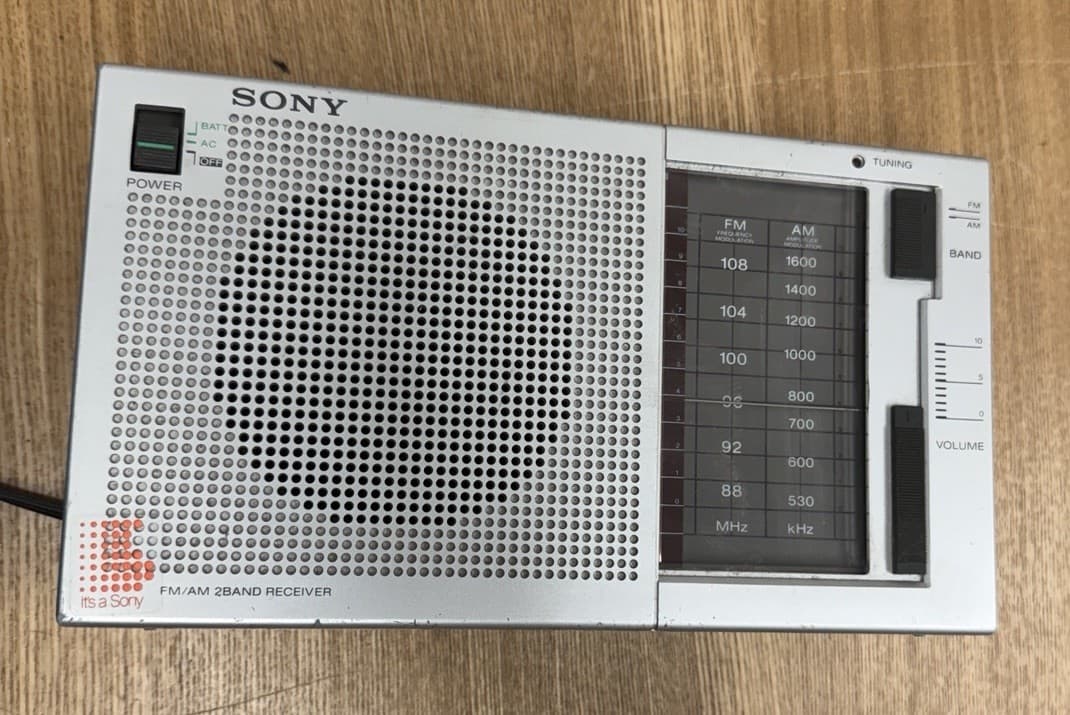 Sony ICF-710W AM/FM 2-Band Portable Radio Battery & AC Power - Cord Tested